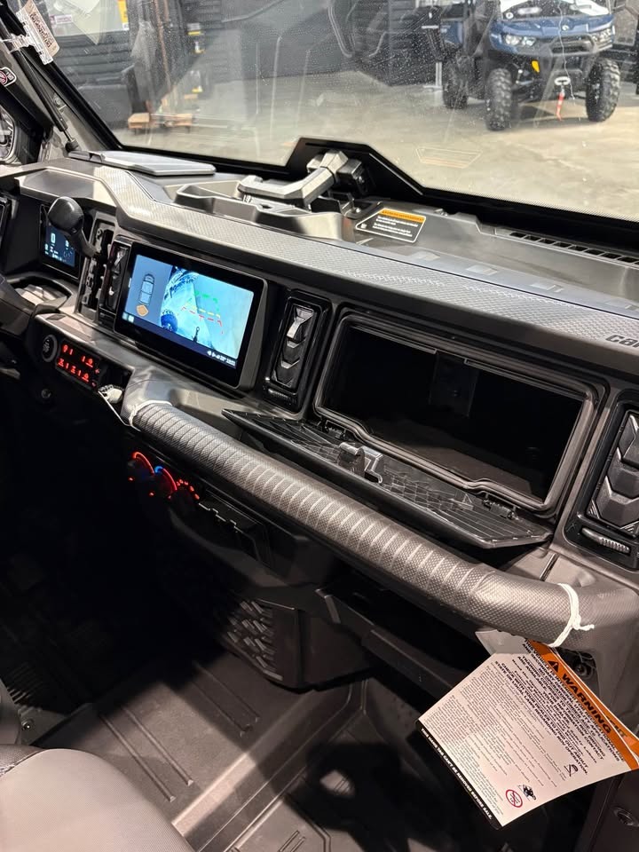 2027 Can-Am™ Defender XU Limited HD11 7