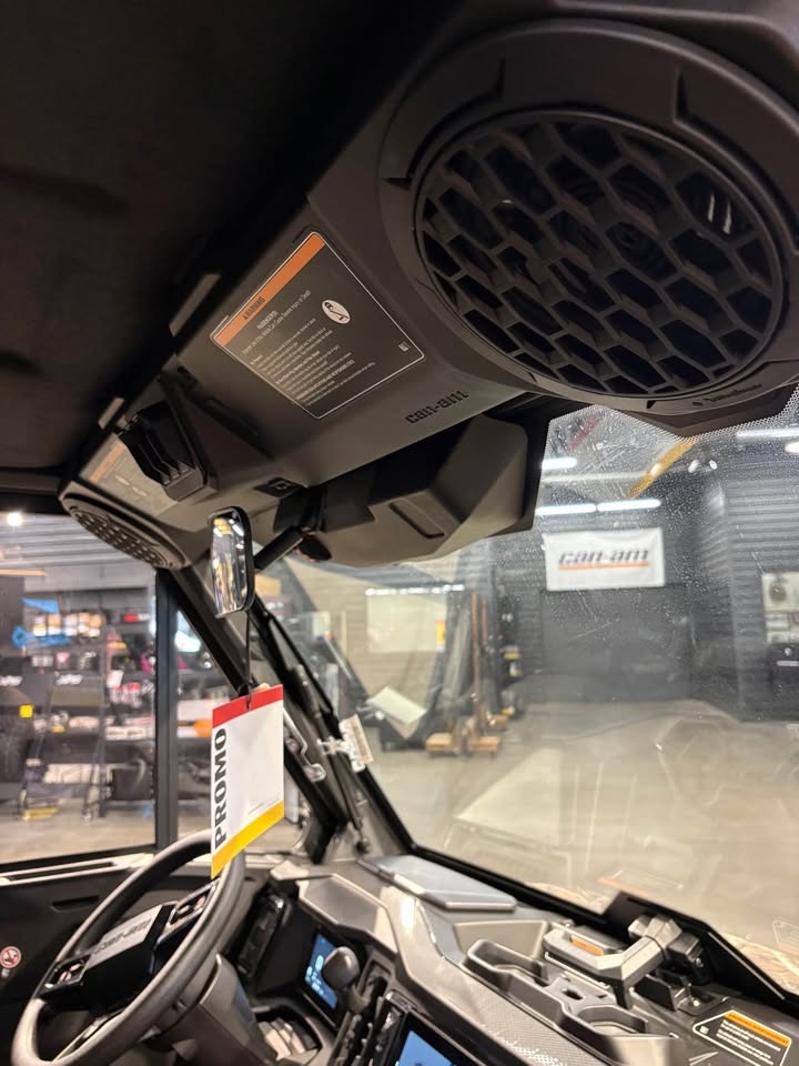 2027 Can-Am™ Defender XU Limited HD11 8