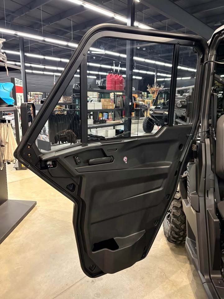 2027 Can-Am™ Defender XU Limited HD11 10