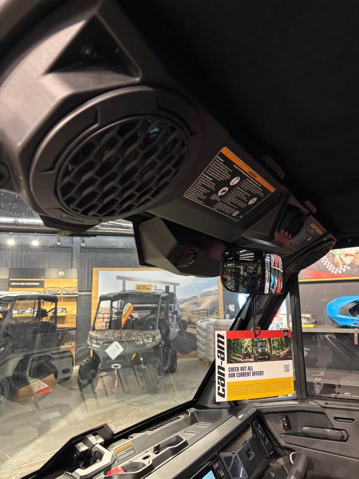 2027 Can-Am™ Defender XU Limited HD11 12