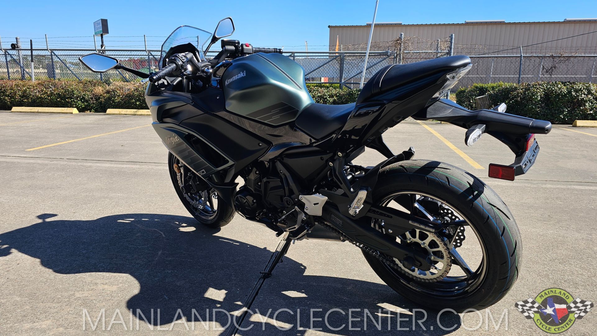 New 2025 Kawasaki Ninja 650 ABS Metallic Matte Old School Green