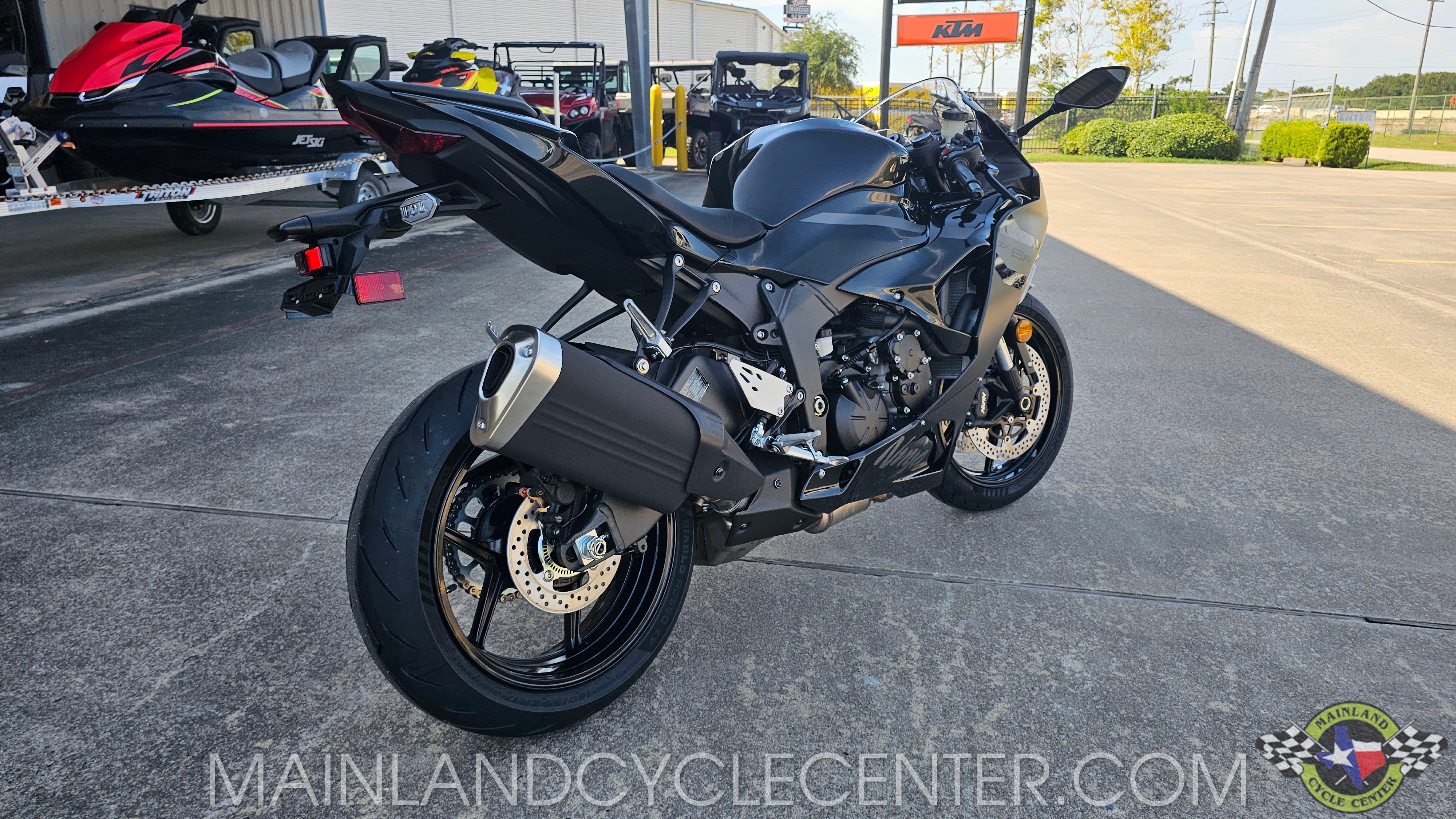 2027 Kawasaki Ninja® ZX-6R 3