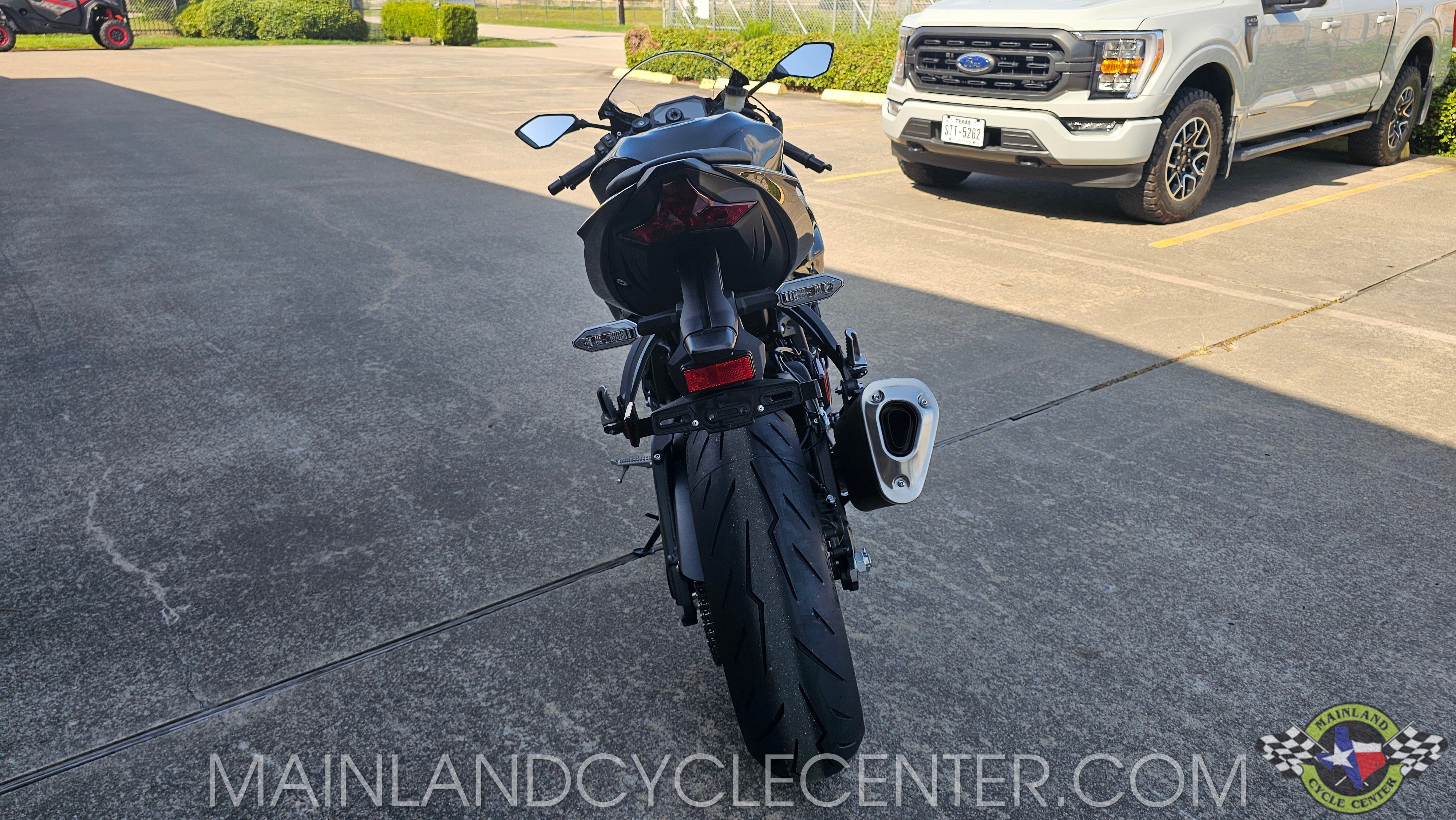 2027 Kawasaki Ninja® ZX-6R 4