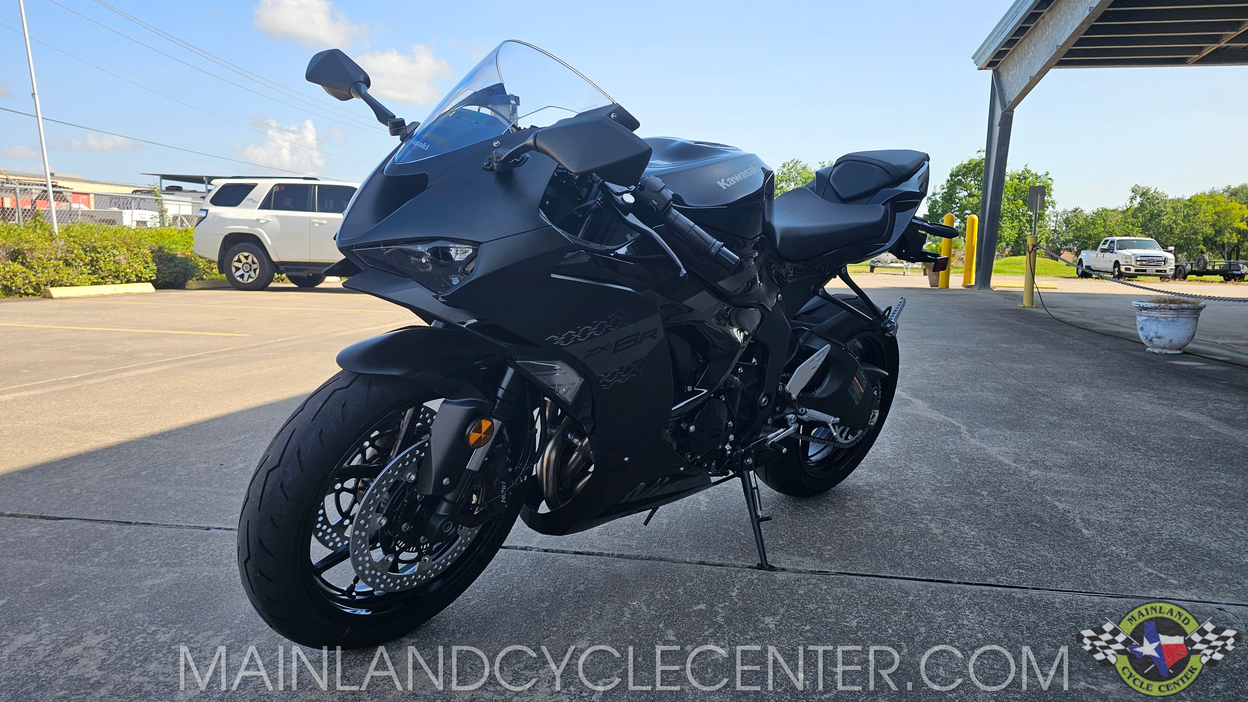 2027 Kawasaki Ninja® ZX-6R 7