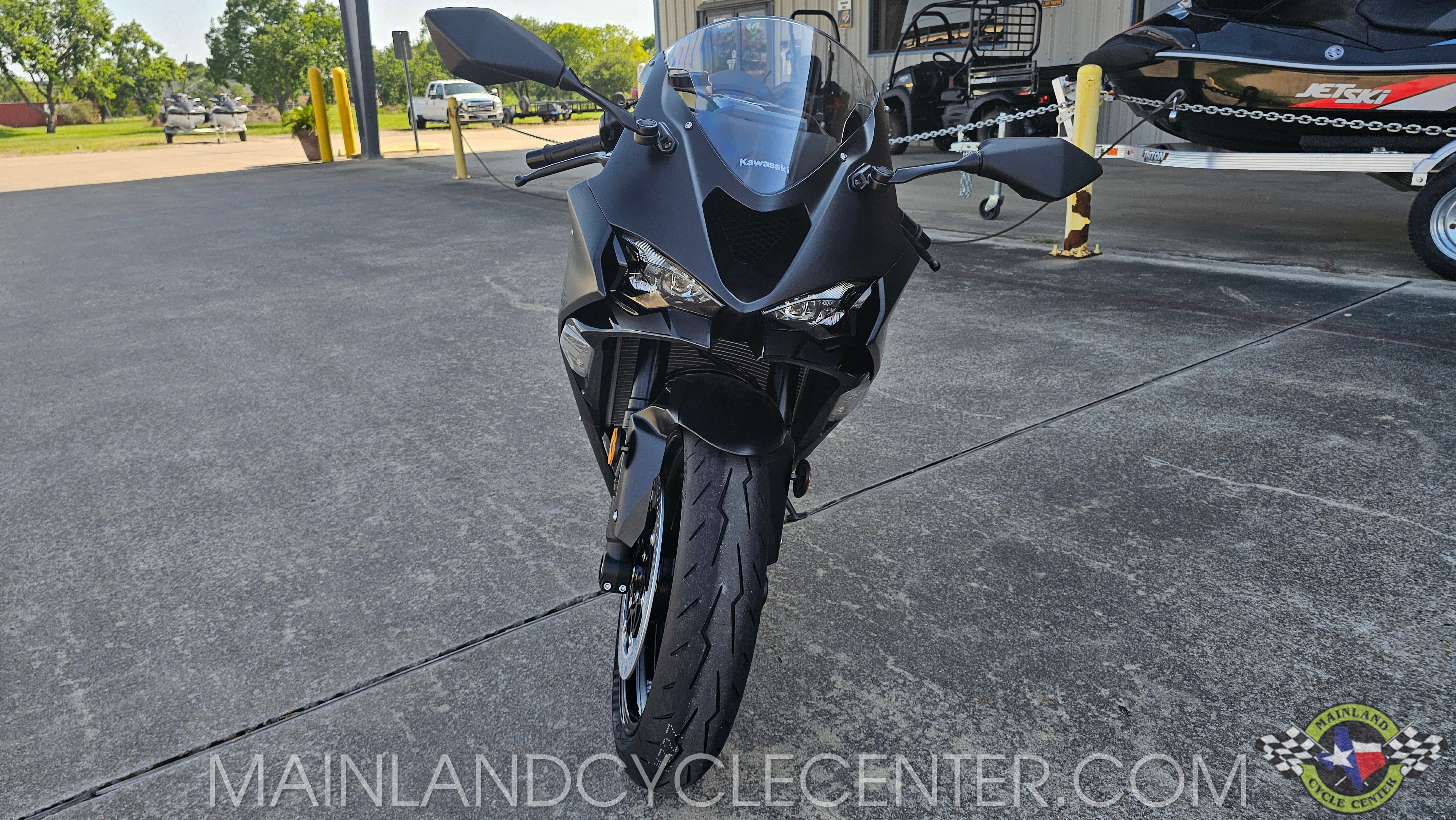 2027 Kawasaki Ninja® ZX-6R 8