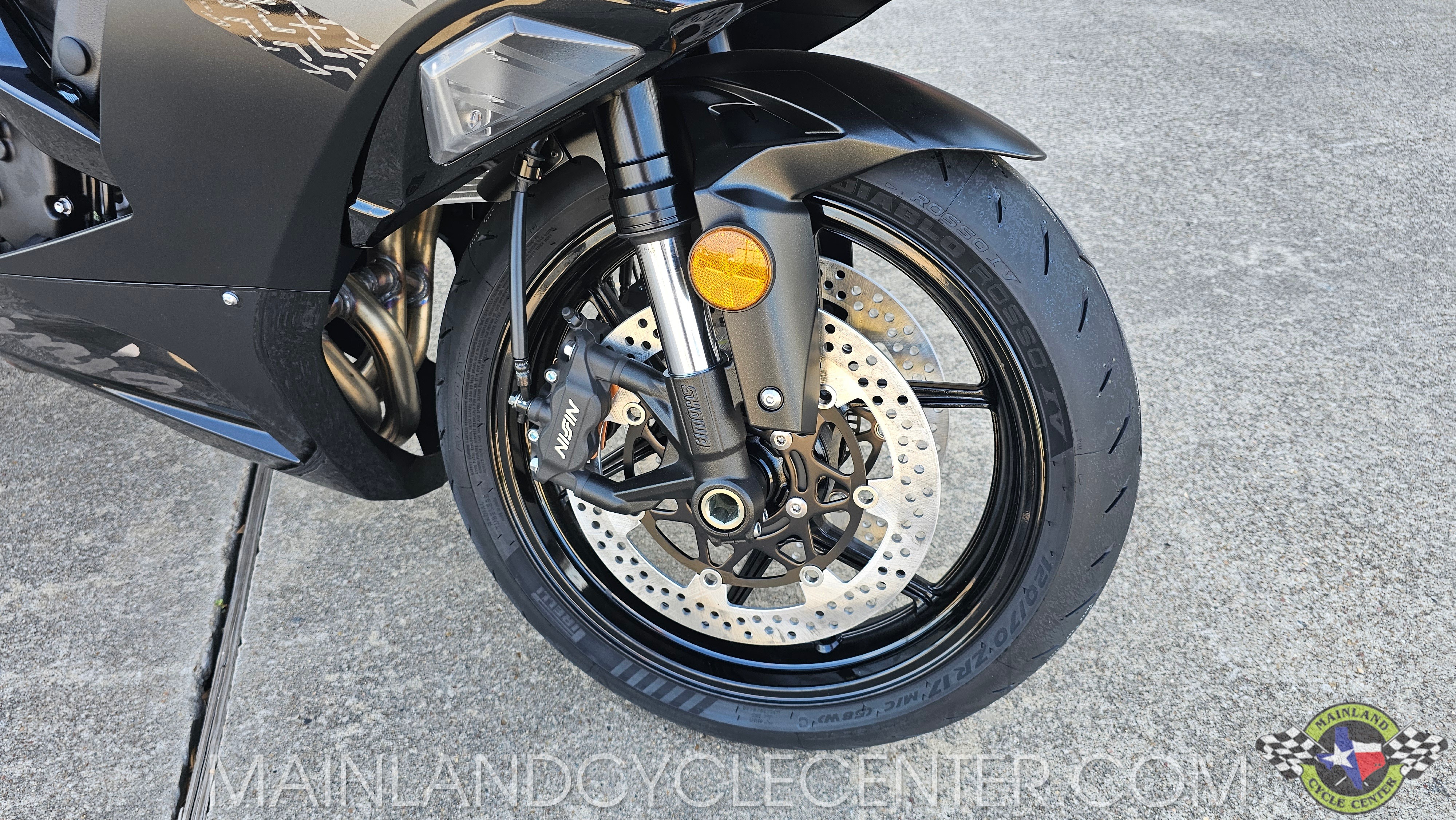 2027 Kawasaki Ninja® ZX-6R 10