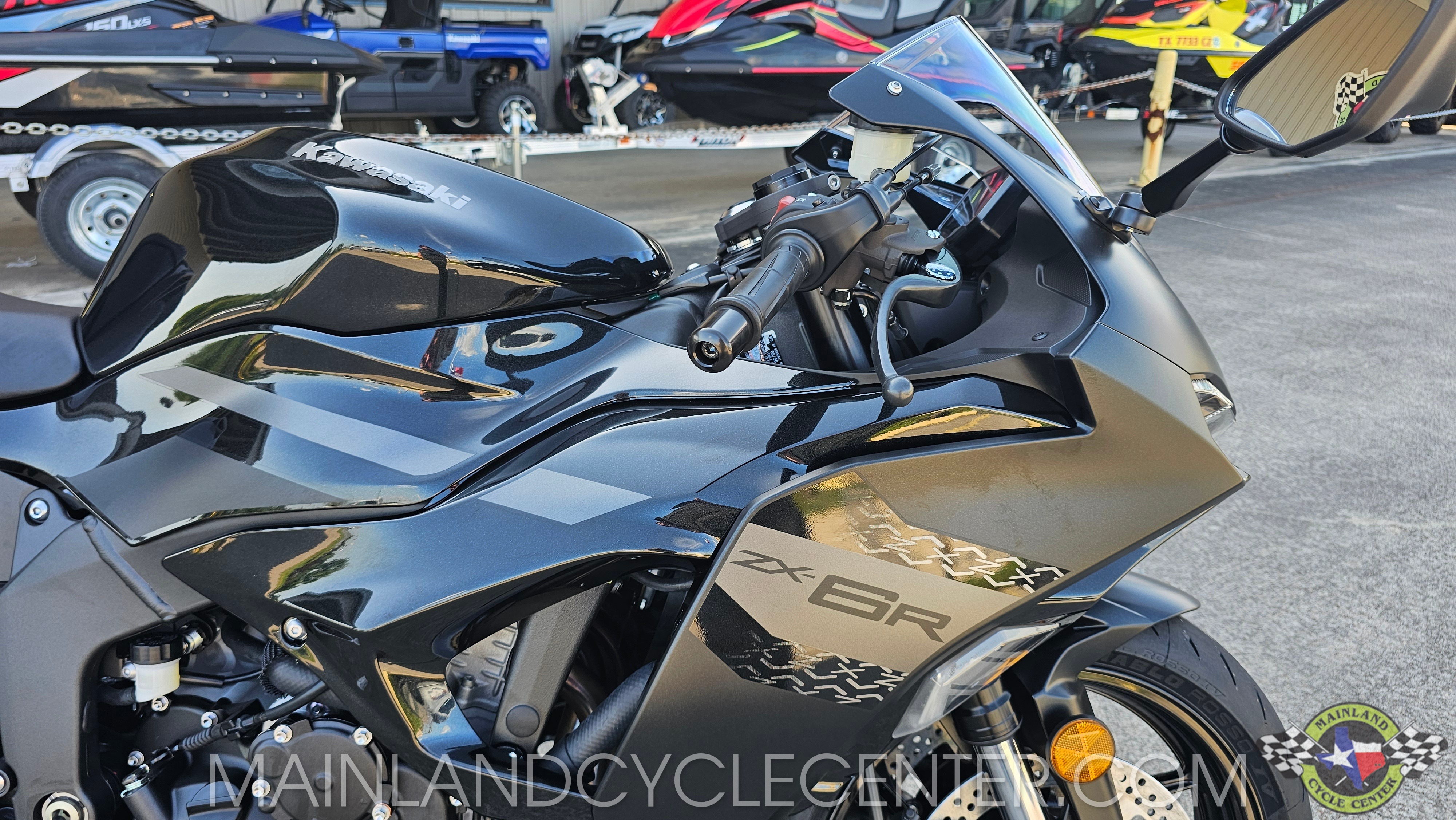 2027 Kawasaki Ninja® ZX-6R 11