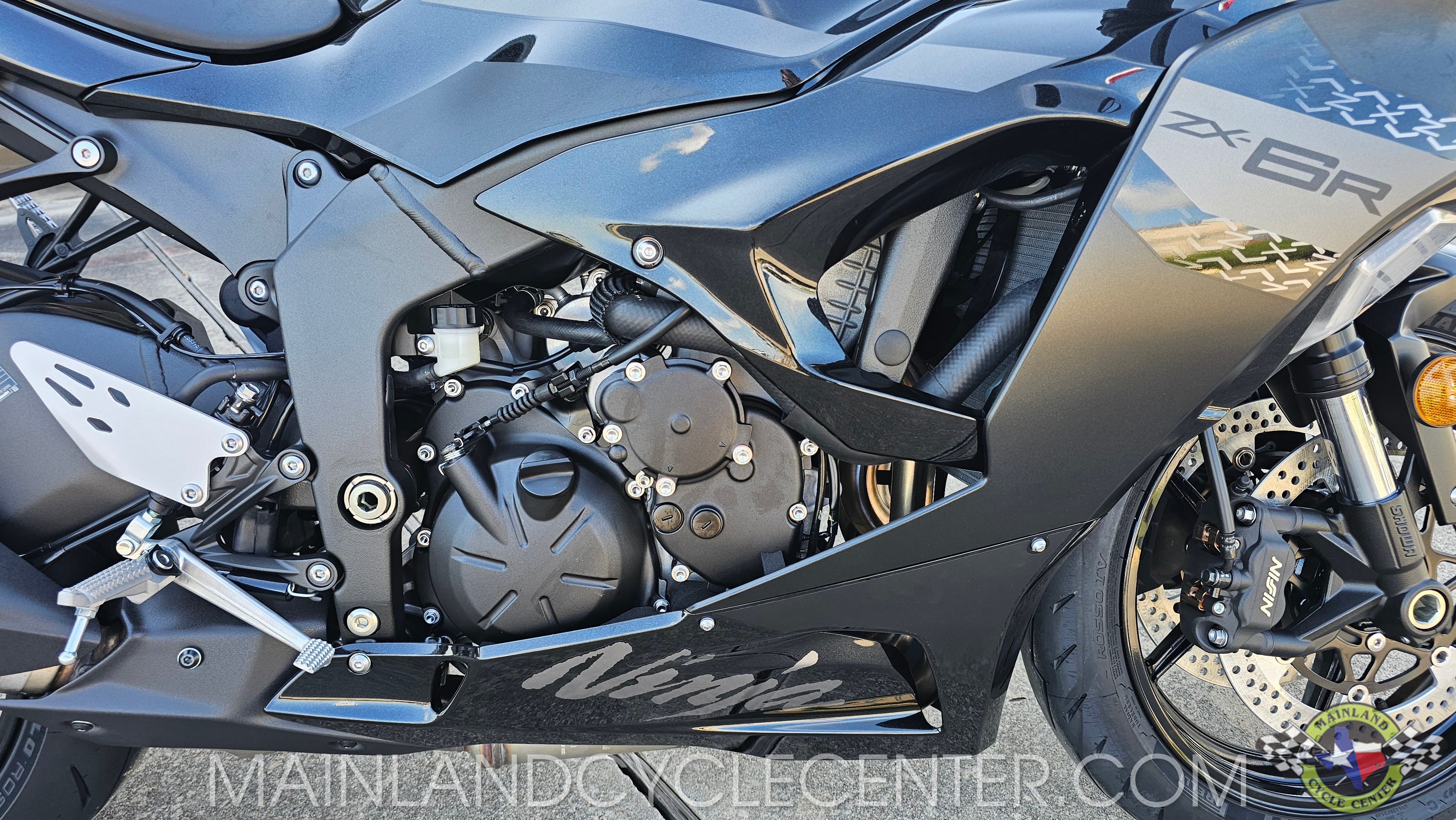 2027 Kawasaki Ninja® ZX-6R 12