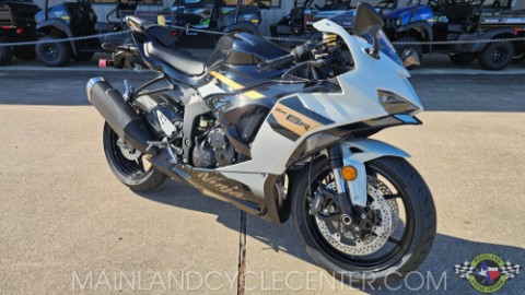 New 2026 Kawasaki Ninja® ZX™-6R ABS Pearl Robotic White / Metallic