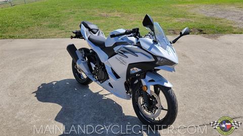 New 2024 Kawasaki Ninja 500 ABS Metallic Matte Whitish Silver