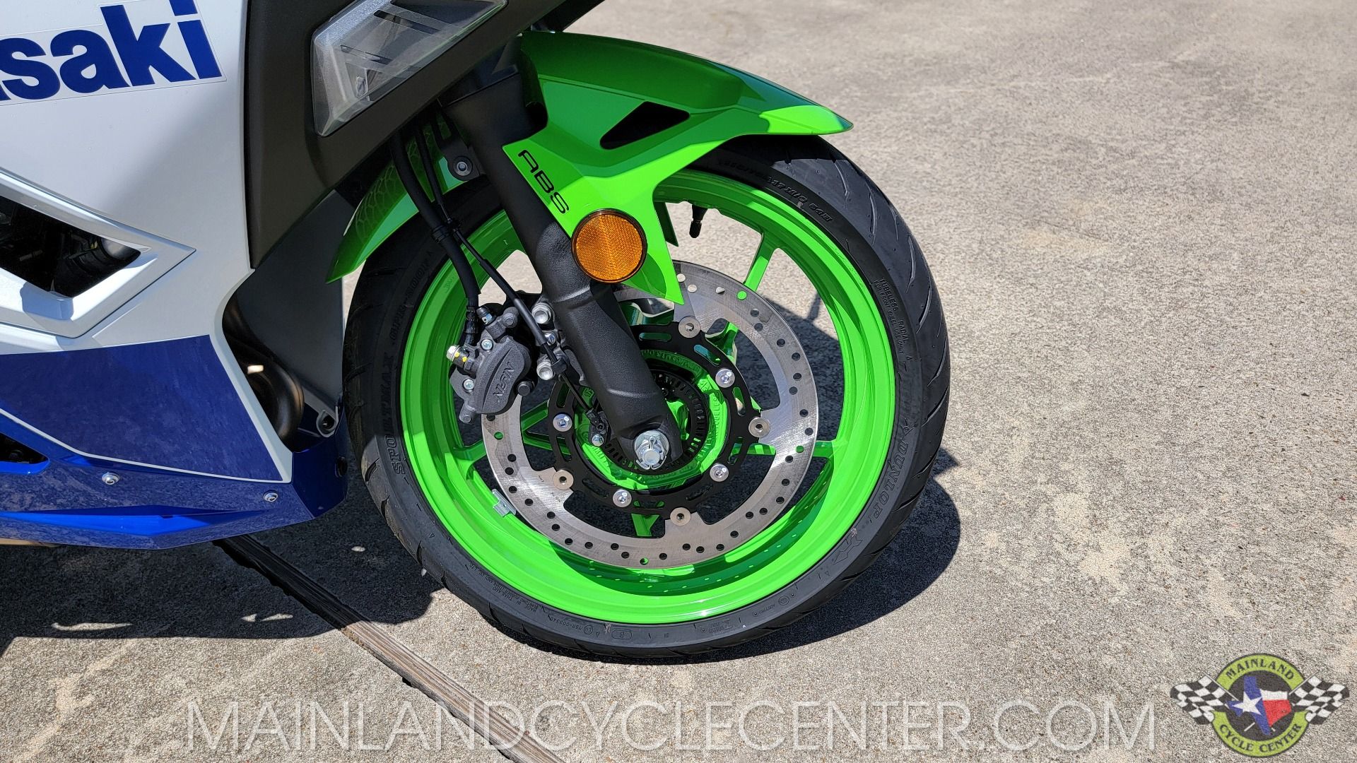 Model Feature Comparison | 2024 Kawasaki Ninja 500 SE 40th