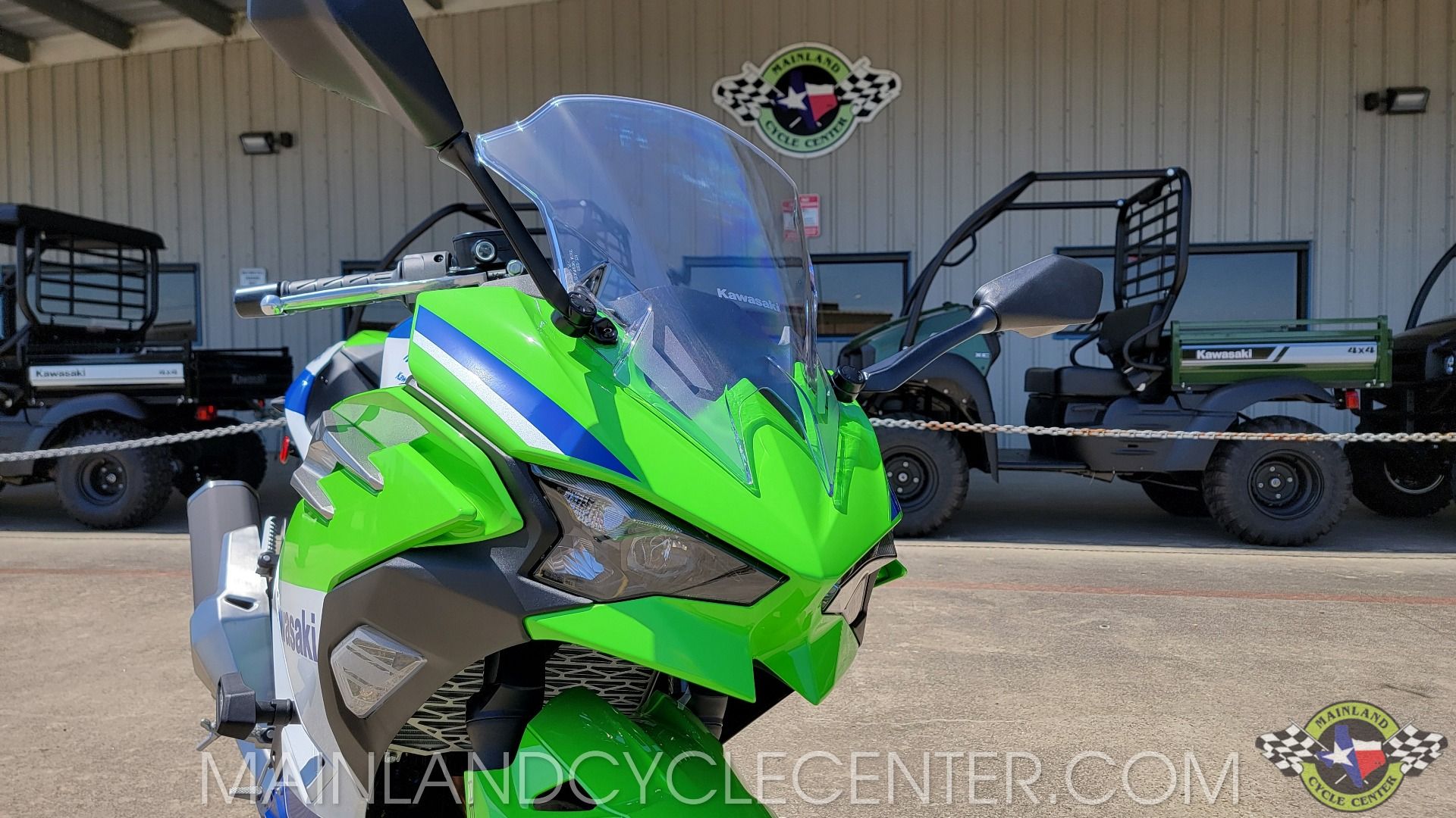 NEWS　20th　Anniversary　LIVE　2023　NEWS　EX… 2024 Kawasaki Ninja® ZX™-6R 40th Anniversary Edition ABS