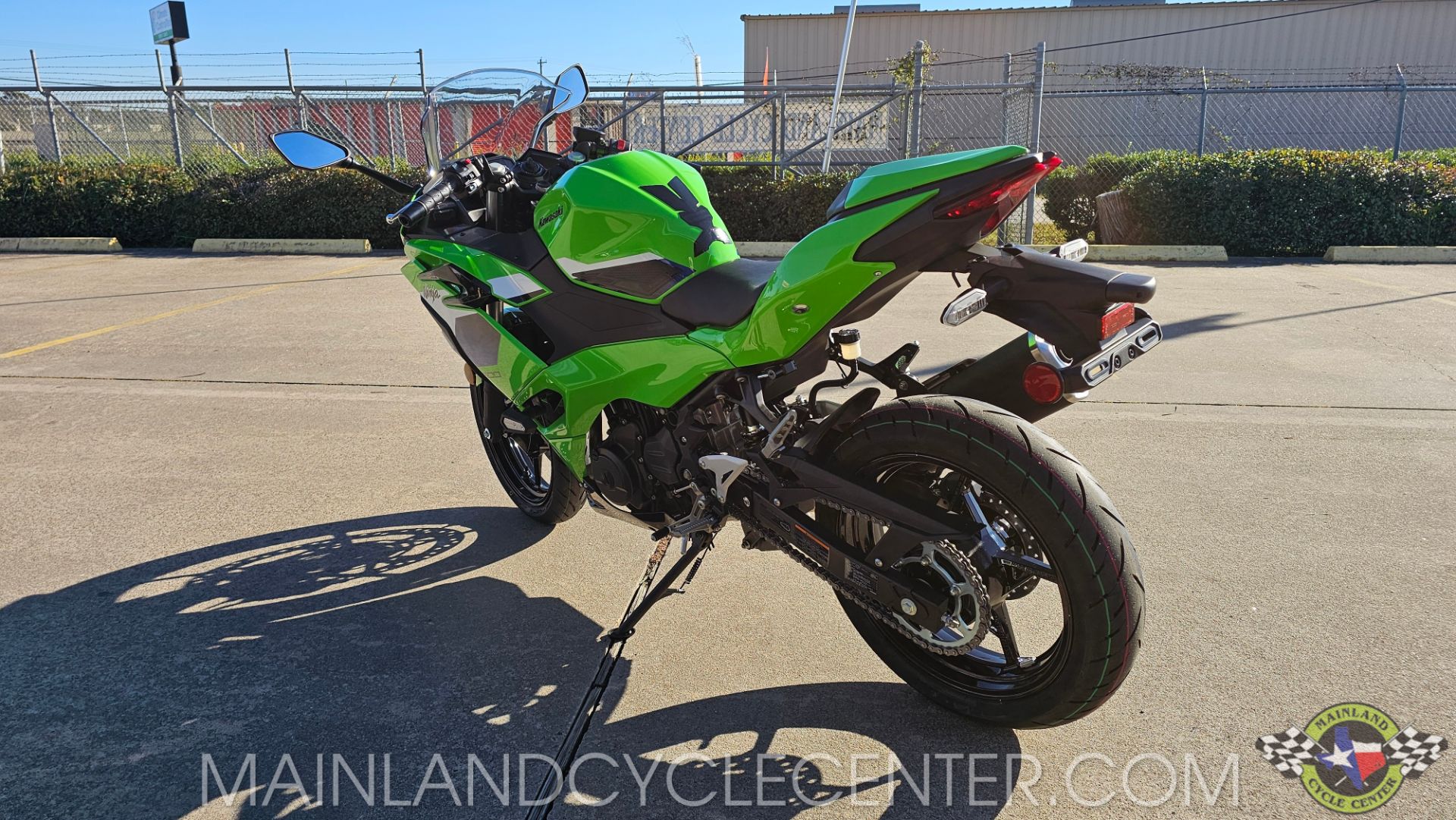2026 Kawasaki Ninja® 500 SE ABS 5