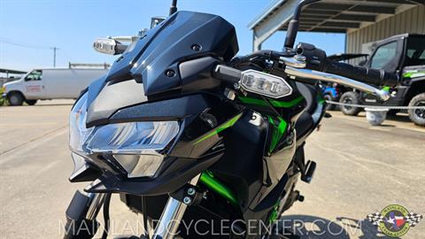 BLACK DESIGN 葉月 2025 Kawasaki NINJA ZX-6R Ebony / Metallic Flat Spark Black for