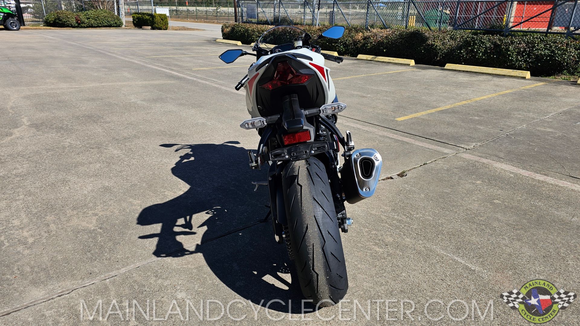 New 2025 Kawasaki Ninja ZX-6R Pearl Robotic White / Metallic
