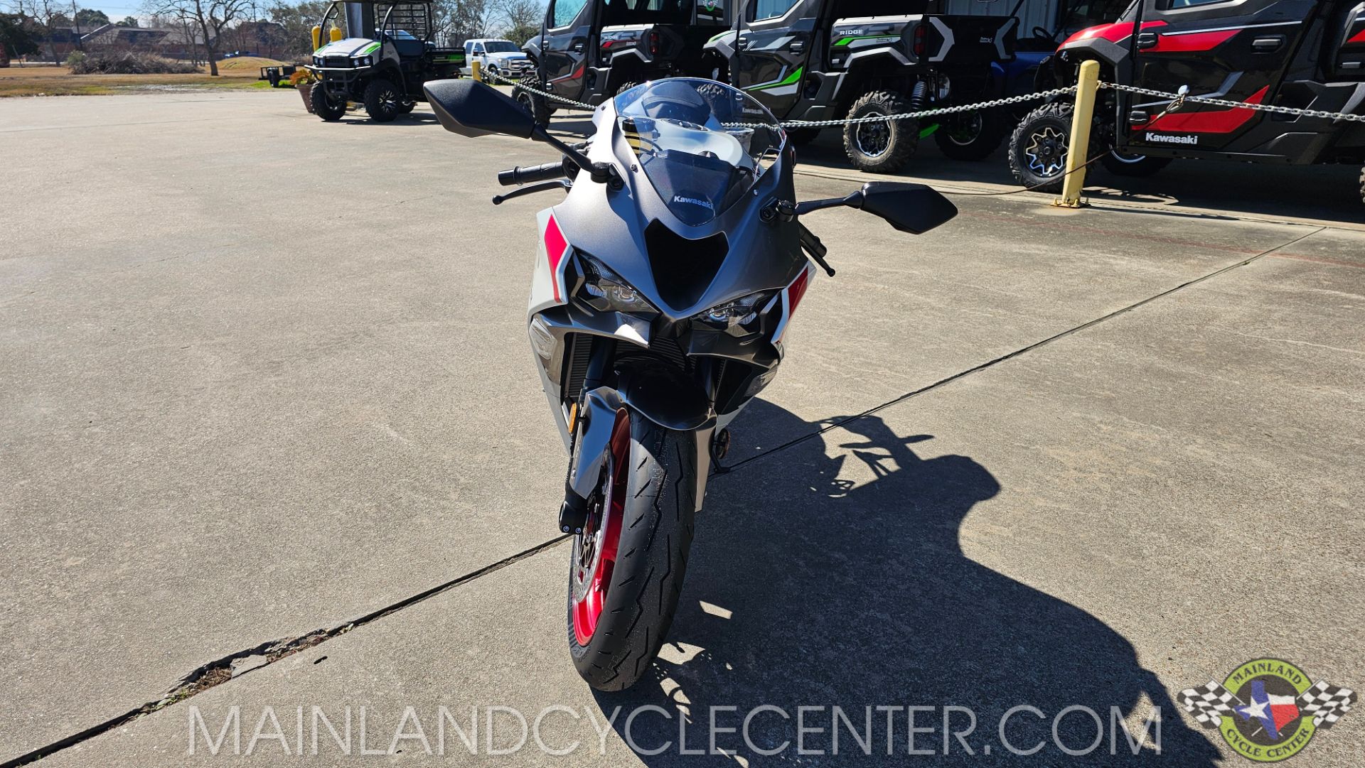 New 2025 Kawasaki Ninja ZX-6R Pearl Robotic White / Metallic