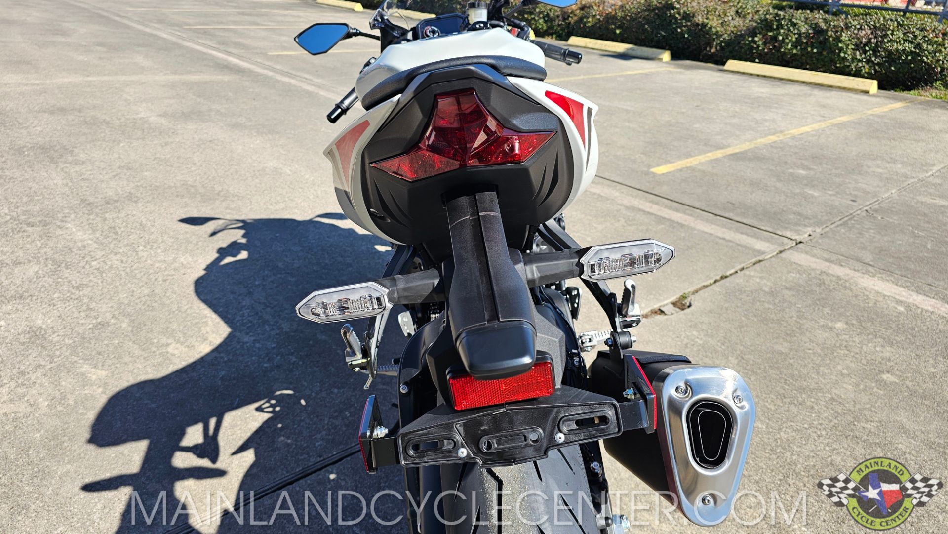 New 2025 Kawasaki Ninja ZX-6R Pearl Robotic White / Metallic