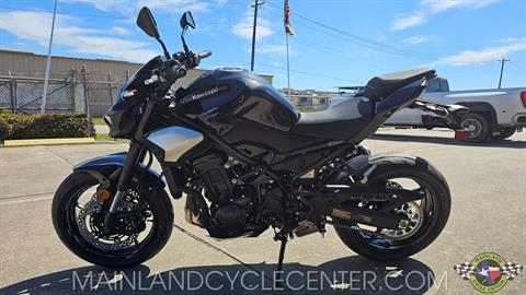 New 2025 Kawasaki Z900 ABS Metallic Spark Black / Metallic Carbon