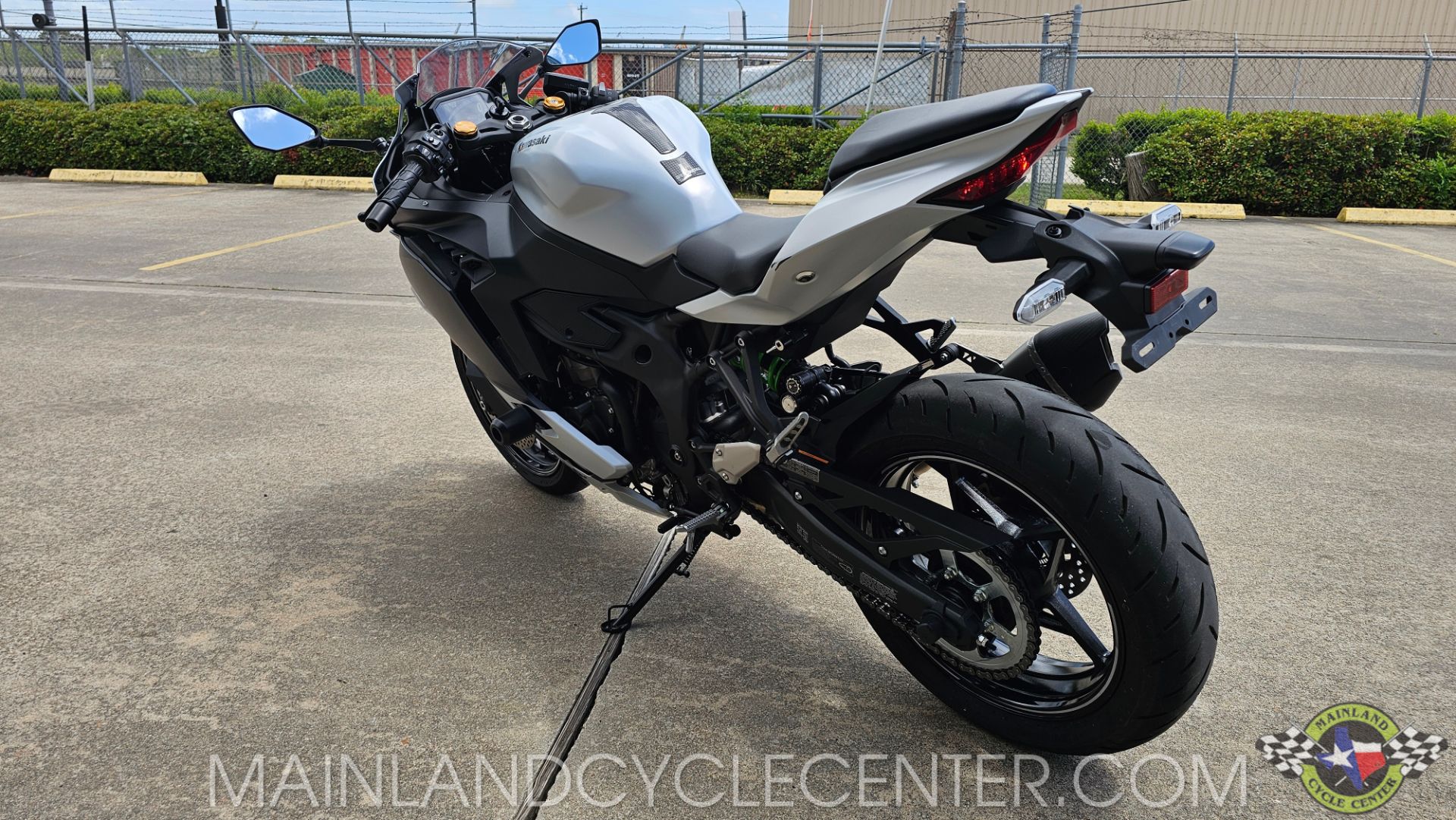 Used 2025 Kawasaki Ninja® ZX™-4RR ABS Metallic Matte Whitish