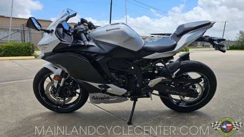 Used 2025 Kawasaki Ninja® ZX™-4RR ABS Metallic Matte Whitish