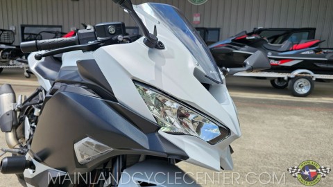 Used 2025 Kawasaki Ninja® ZX™-4RR ABS Metallic Matte Whitish