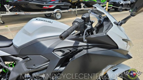 Used 2025 Kawasaki Ninja® ZX™-4RR ABS Metallic Matte Whitish