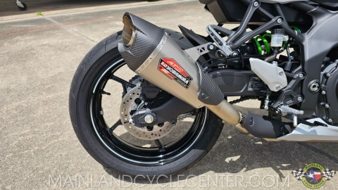 Used 2025 Kawasaki Ninja® ZX™-4RR ABS Metallic Matte Whitish
