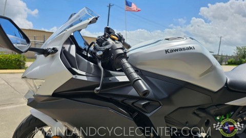 Used 2025 Kawasaki Ninja® ZX™-4RR ABS Metallic Matte Whitish