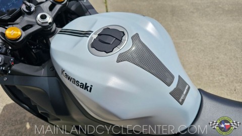 Used 2025 Kawasaki Ninja® ZX™-4RR ABS Metallic Matte Whitish