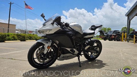 Used 2025 Kawasaki Ninja® ZX™-4RR ABS Metallic Matte Whitish