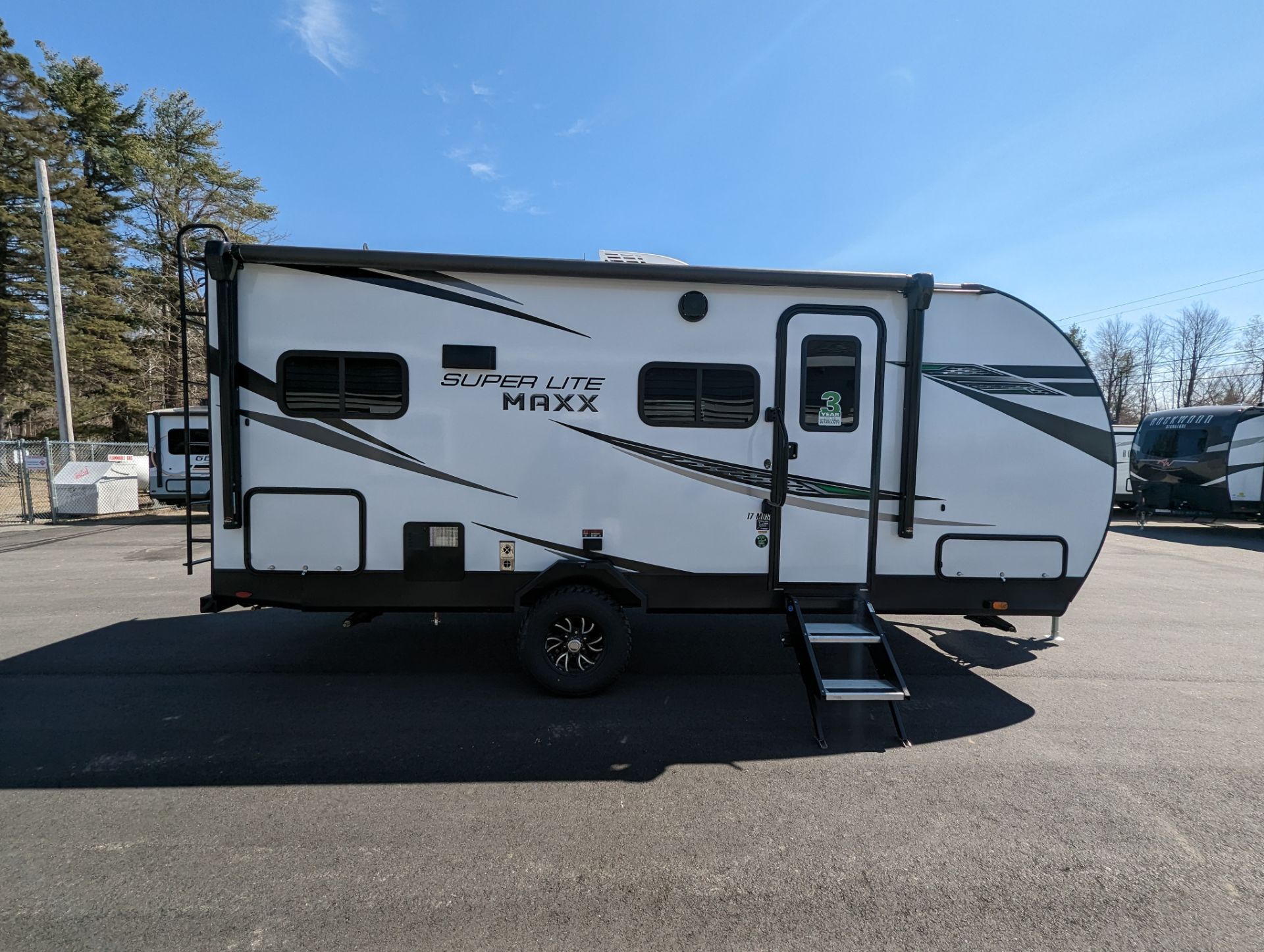 Certified Pre-Owned 2023 Starcraft Super Lite 17MDS MAXX Travel