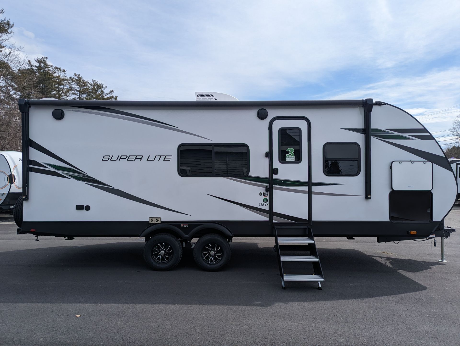 New 2023 Starcraft Super Lite 225CK Travel Trailer | Travel