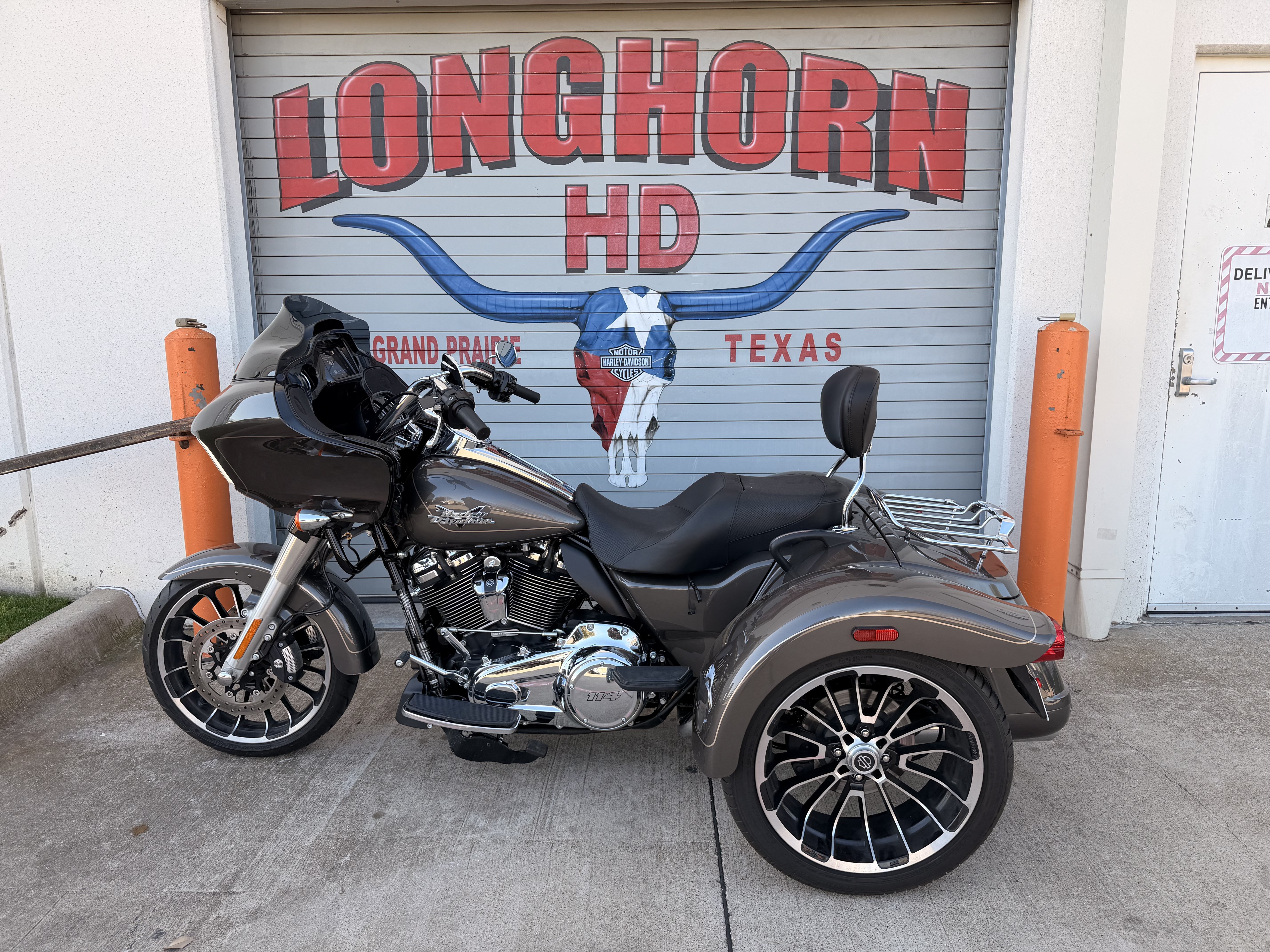 Certified Pre-Owned 2023 Harley-Davidson Road Glide® 3 Gray Haze Certified Pre-Owned 2023 Harley-Davidson Road Glide® 3 Gray Haze