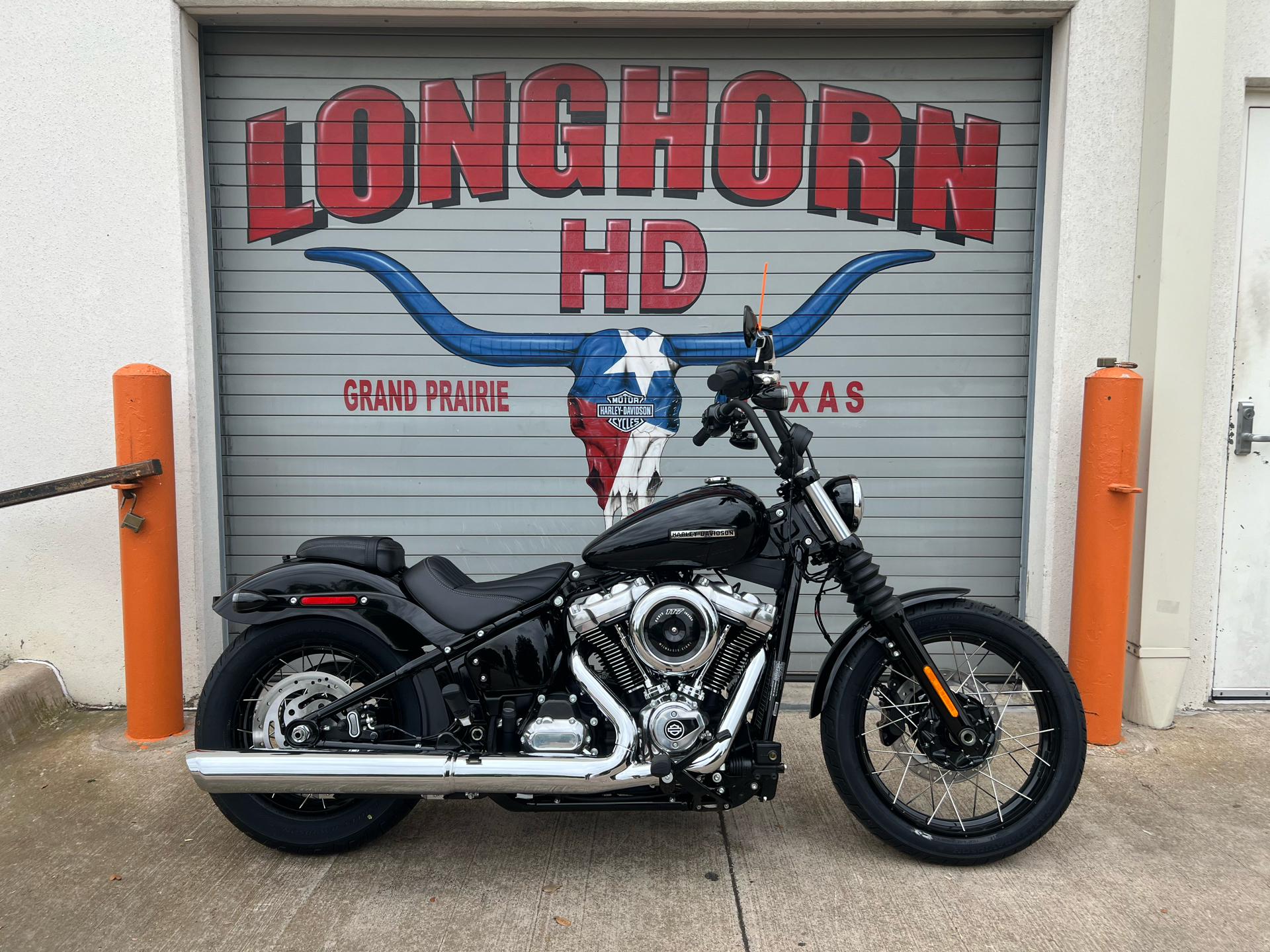 New 2025 Harley-Davidson Street Bob® Vivid Black with Laced