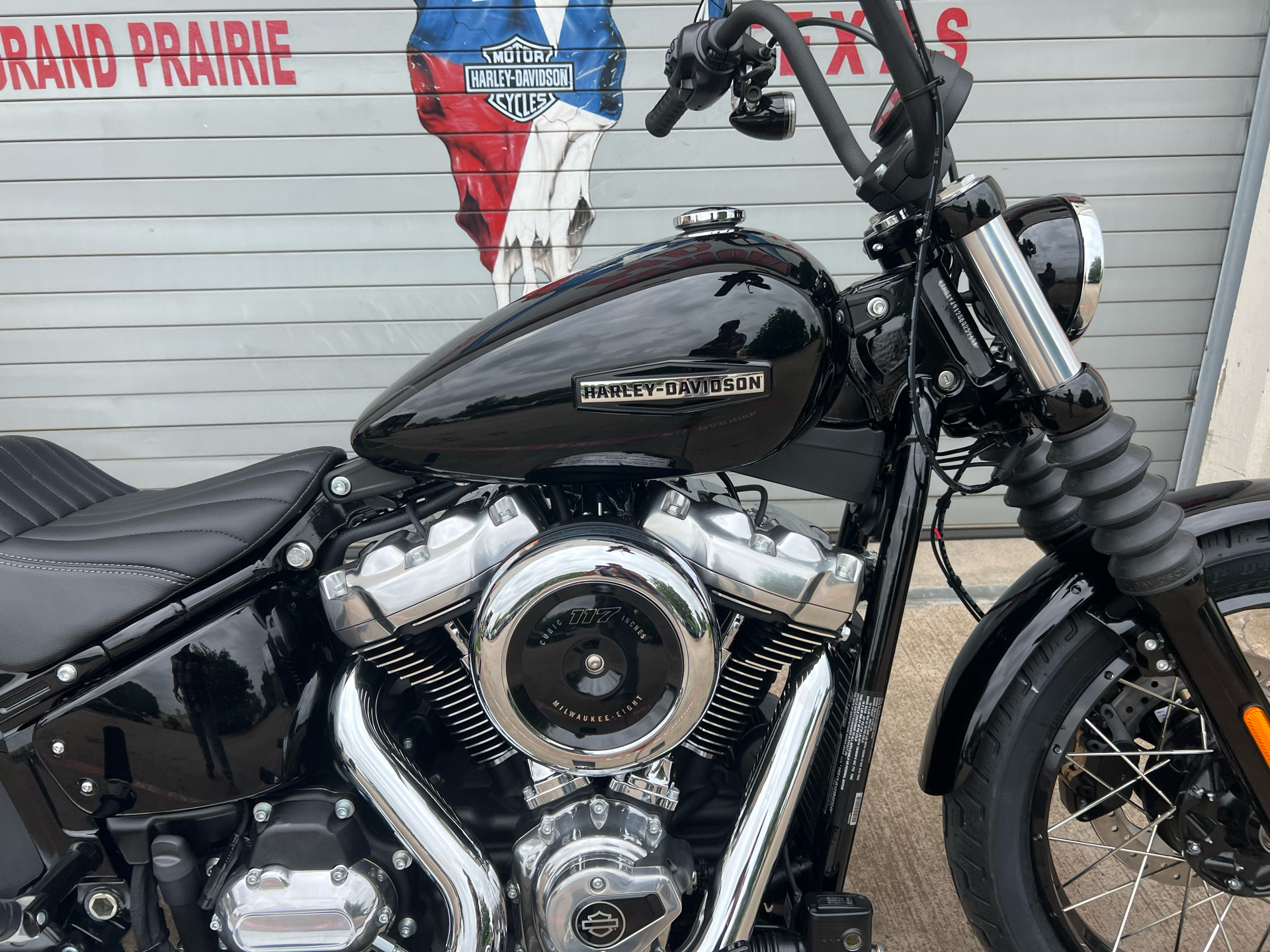 New 2025 Harley-Davidson Street Bob® Vivid Black with Laced