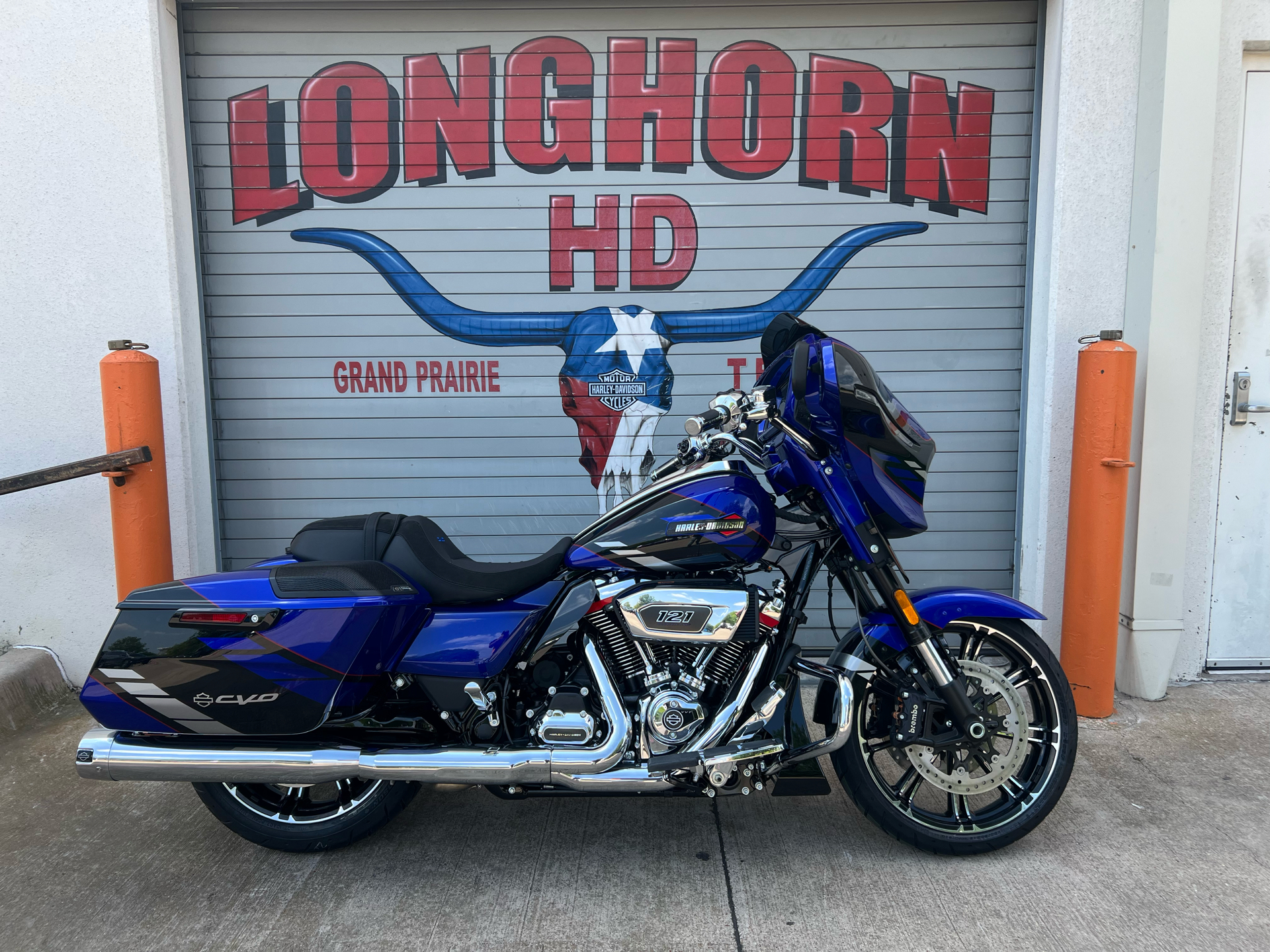 ハーレーHurley　バナー New 2025 Harley-Davidson CVO™ Street Glide® Blue Streak