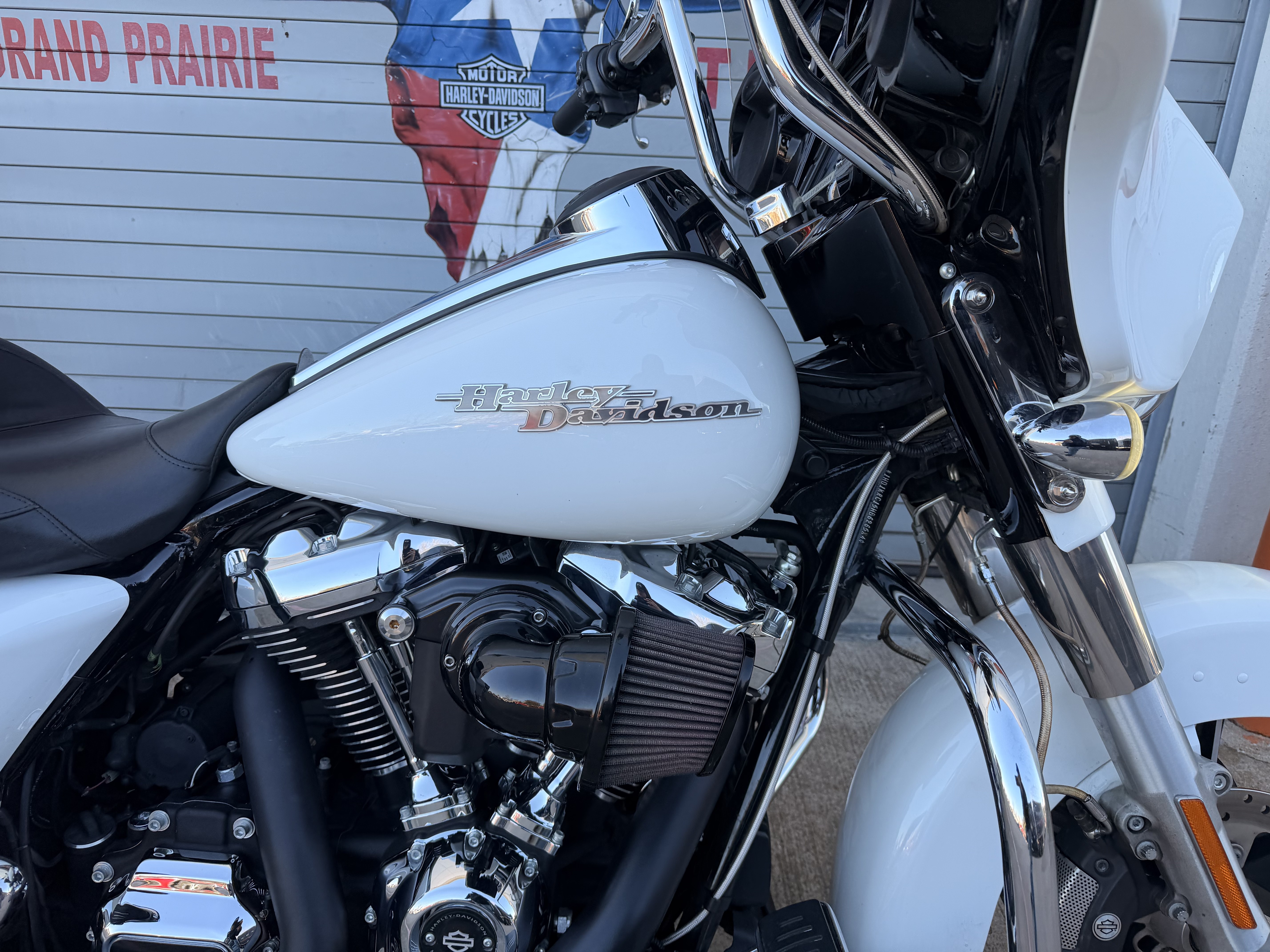 Harley-Davidson仕様　インテリア Amazon.com: HARVARDS CHROME Razor Tour Trunk Mounting Rack for