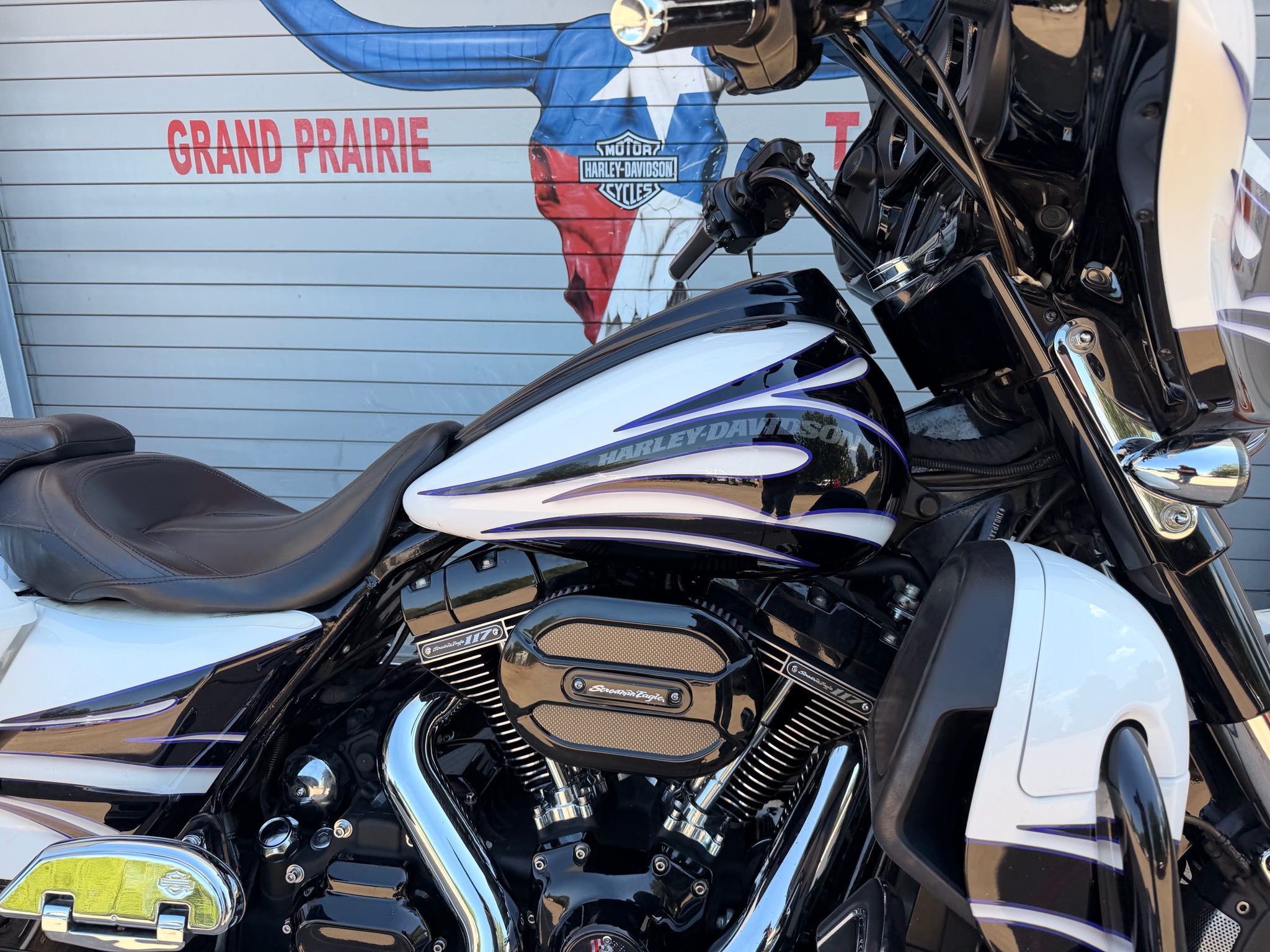 Used 2016 Harley-Davidson CVO™ Street Glide® White Amethyst with