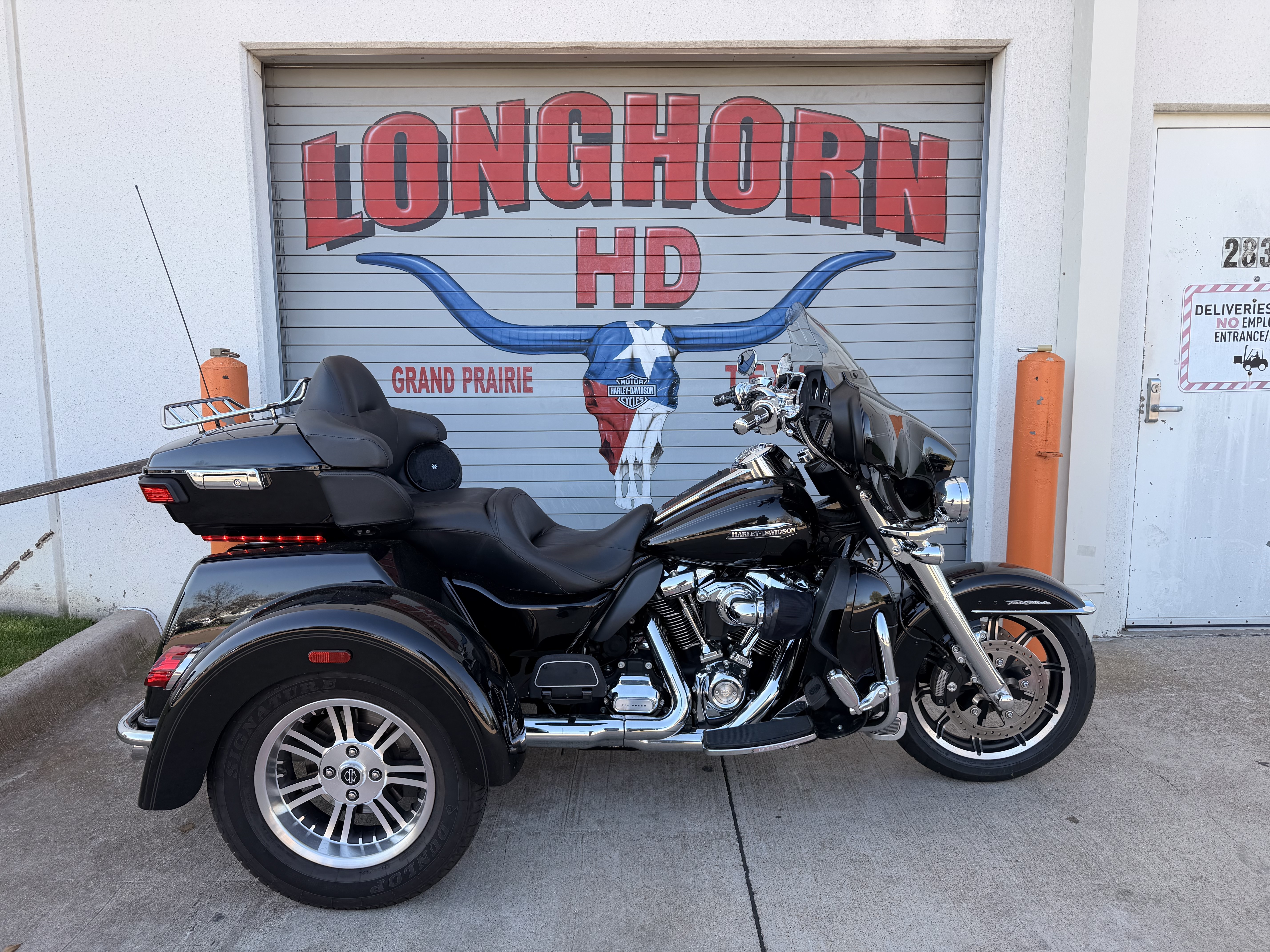 WC1007 HARLEYDAVIDSON バイク Certified Pre-Owned 2020 Harley-Davidson Tri Glide® Ultra Vivid