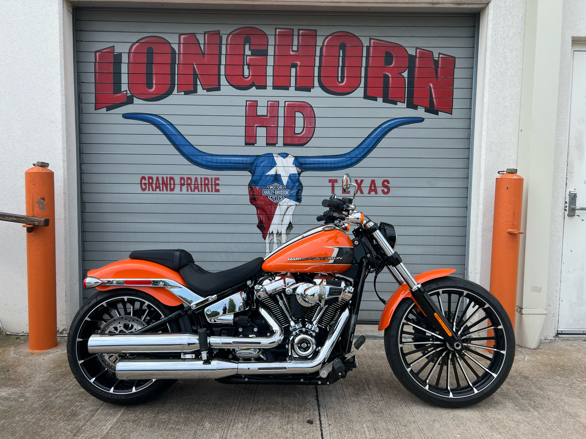 Certified Pre-Owned 2023 Harley-Davidson Breakout® Baja Orange