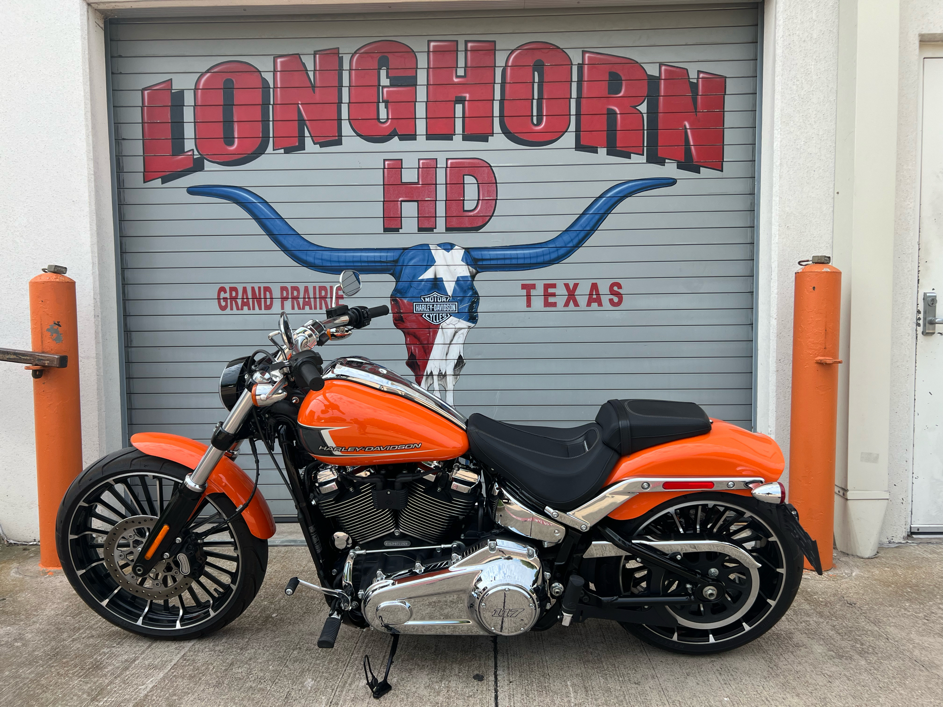 Certified Pre-Owned 2023 Harley-Davidson Breakout® Baja Orange