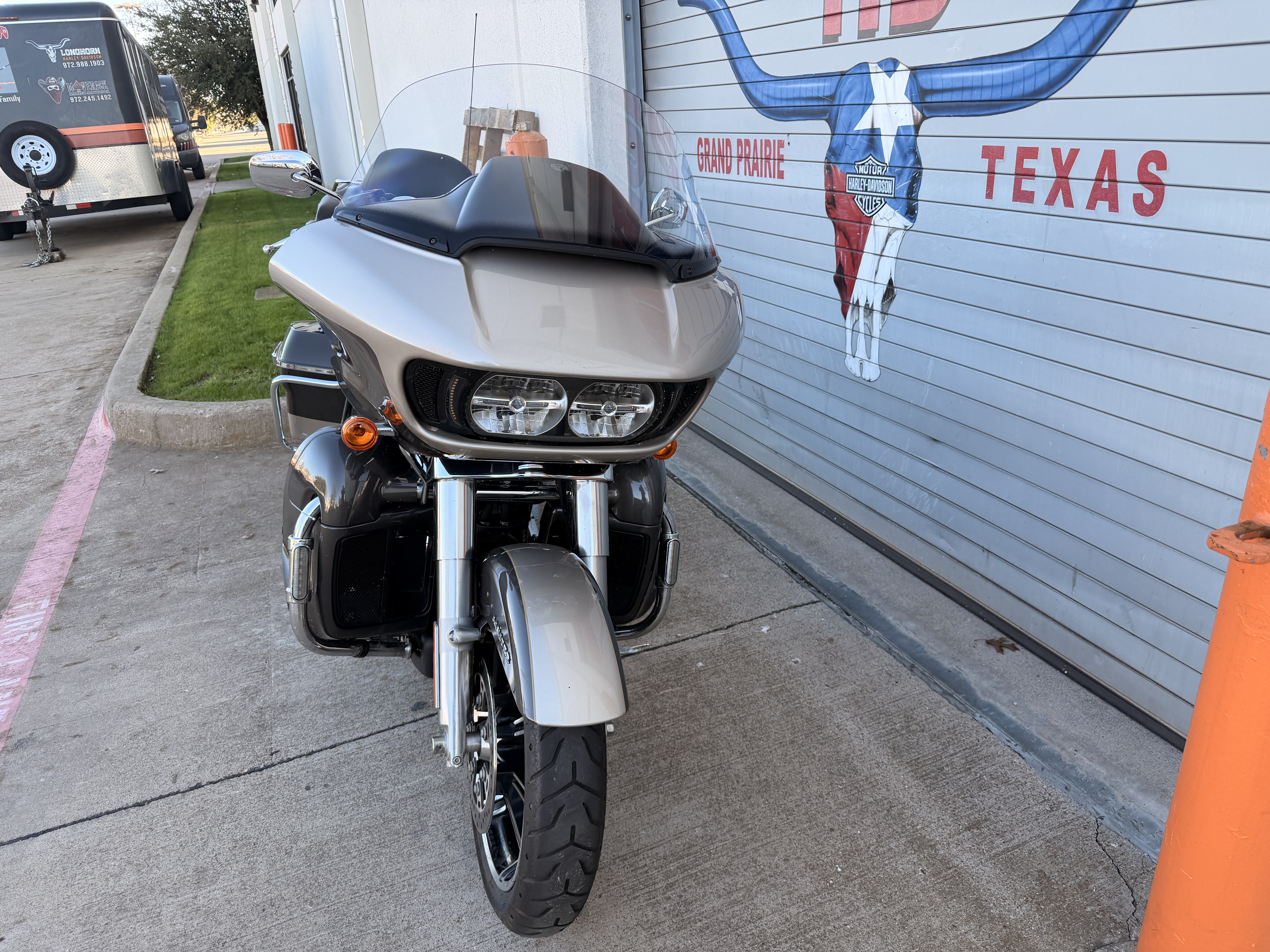 Certified Pre-Owned 2023 Harley-Davidson Road Glide® Limited Gray