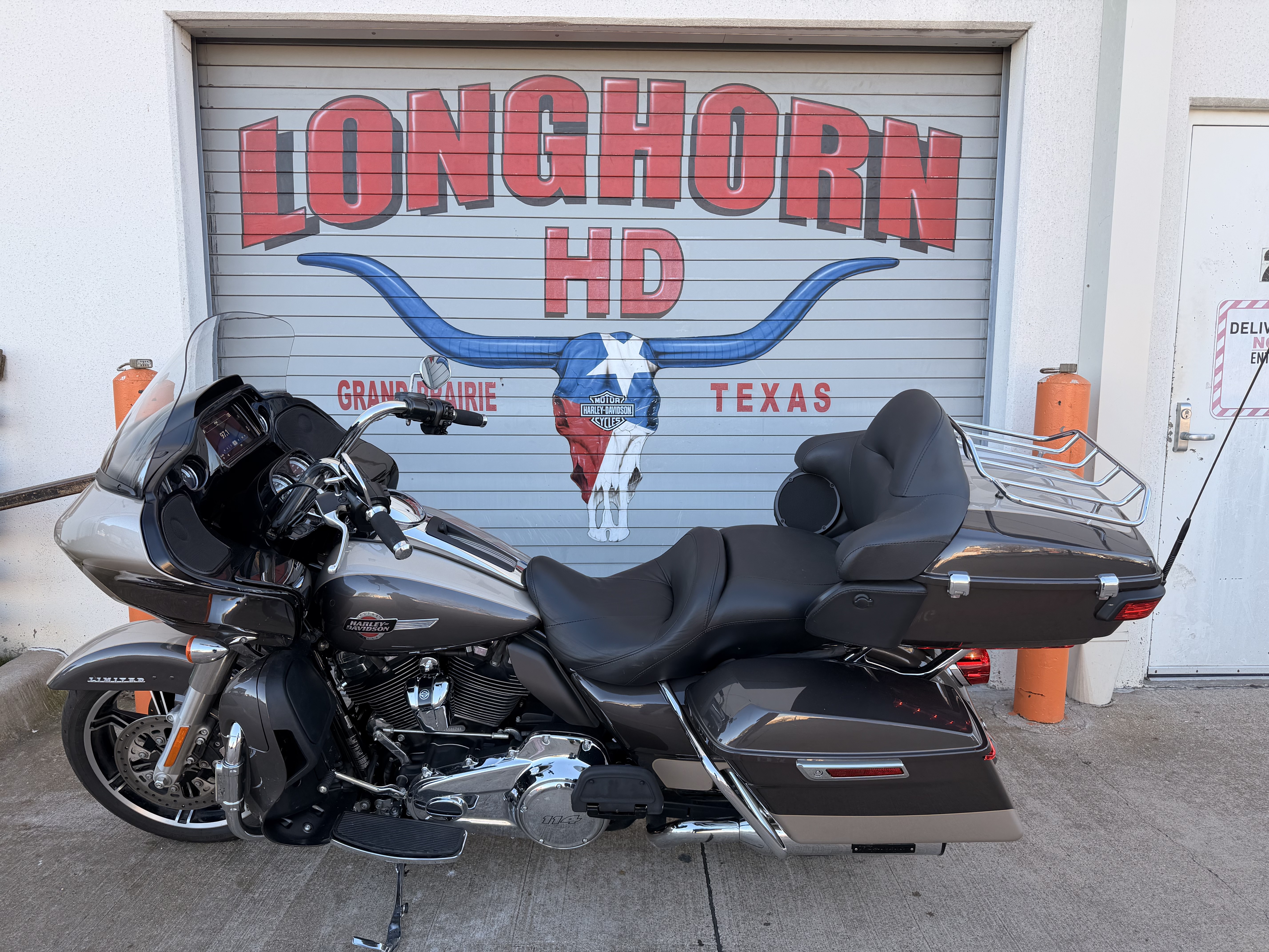 Certified Pre-Owned 2023 Harley-Davidson Road Glide® Limited Gray