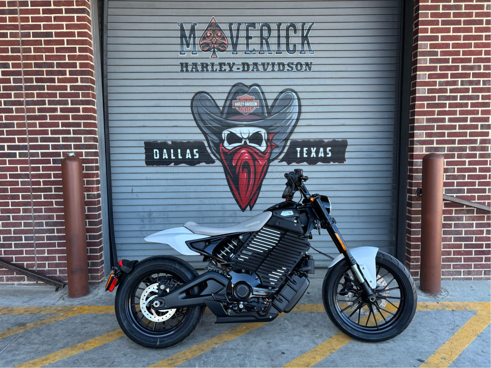 New 2024 LiveWire S2 Mulholland™ Lunar White/Gray Motorcycles in