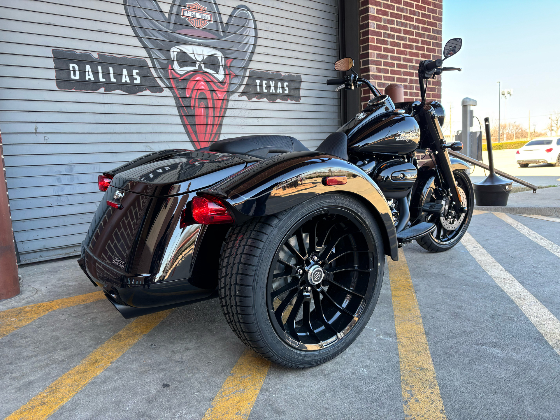 New 2024 Harley-Davidson Freewheeler® Vivid Black | Motorcycles in