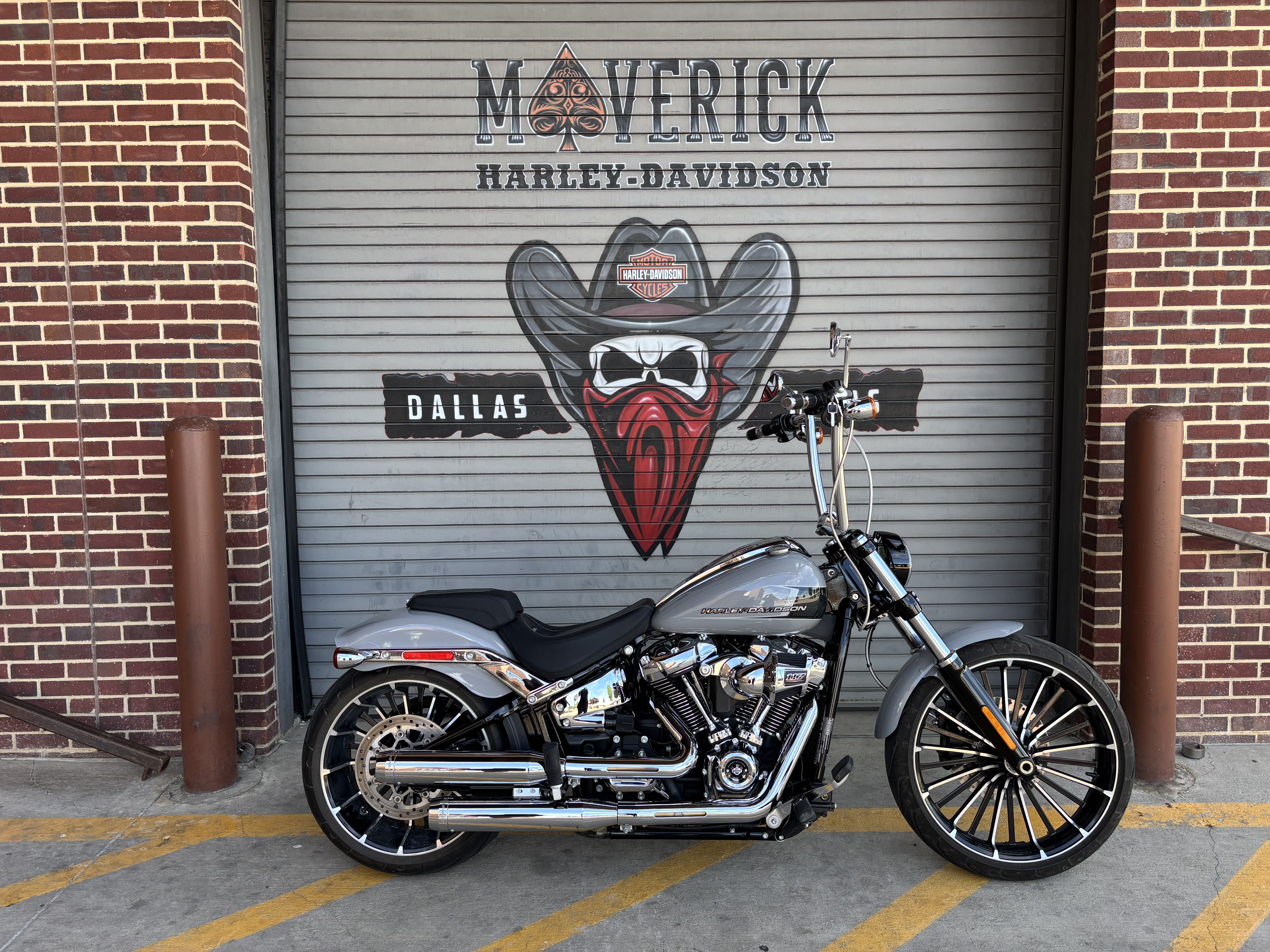 Certified Pre-Owned 2024 Harley-Davidson Breakout® Billiard Gray