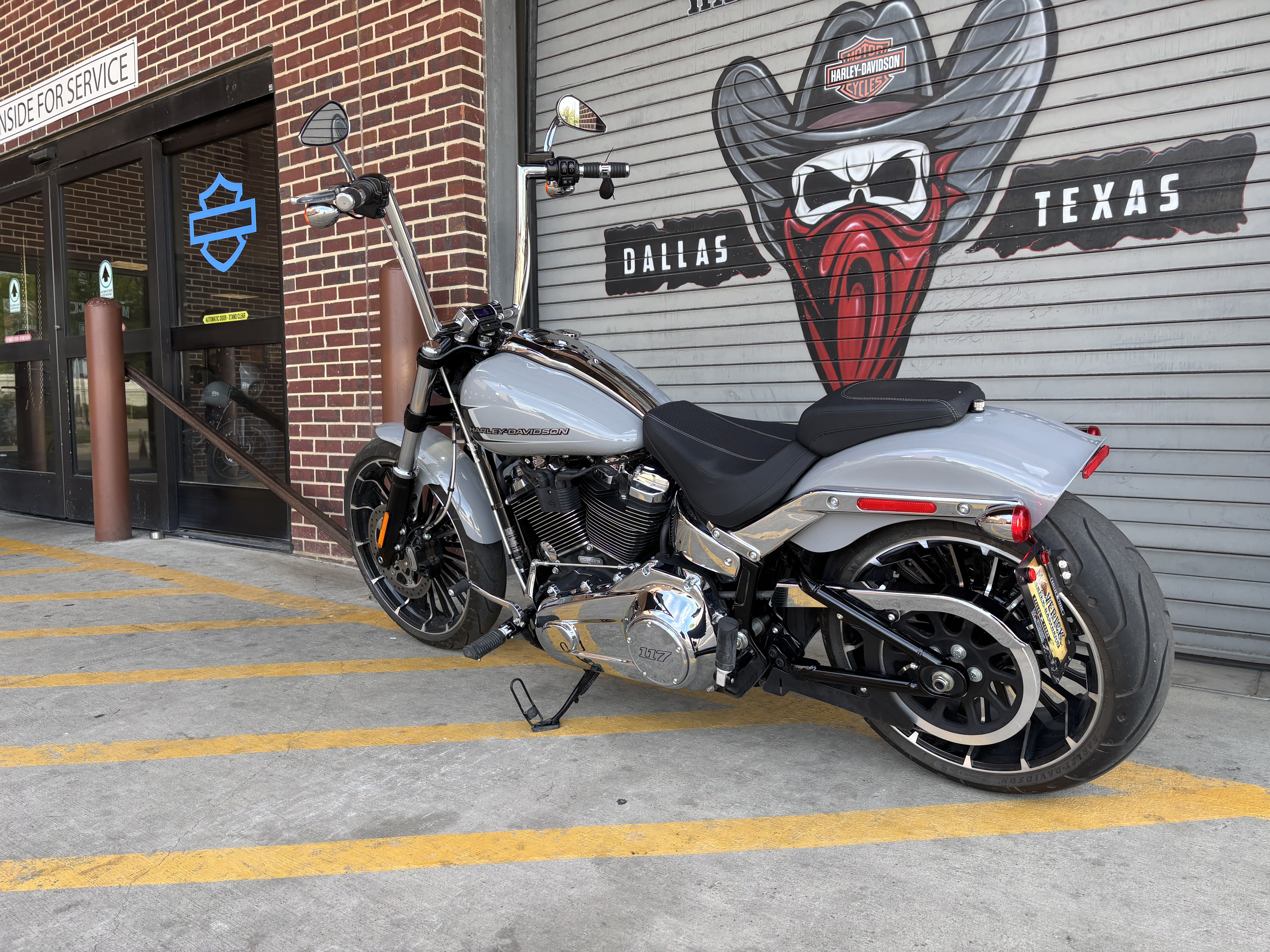 Certified Pre-Owned 2024 Harley-Davidson Breakout® Billiard Gray