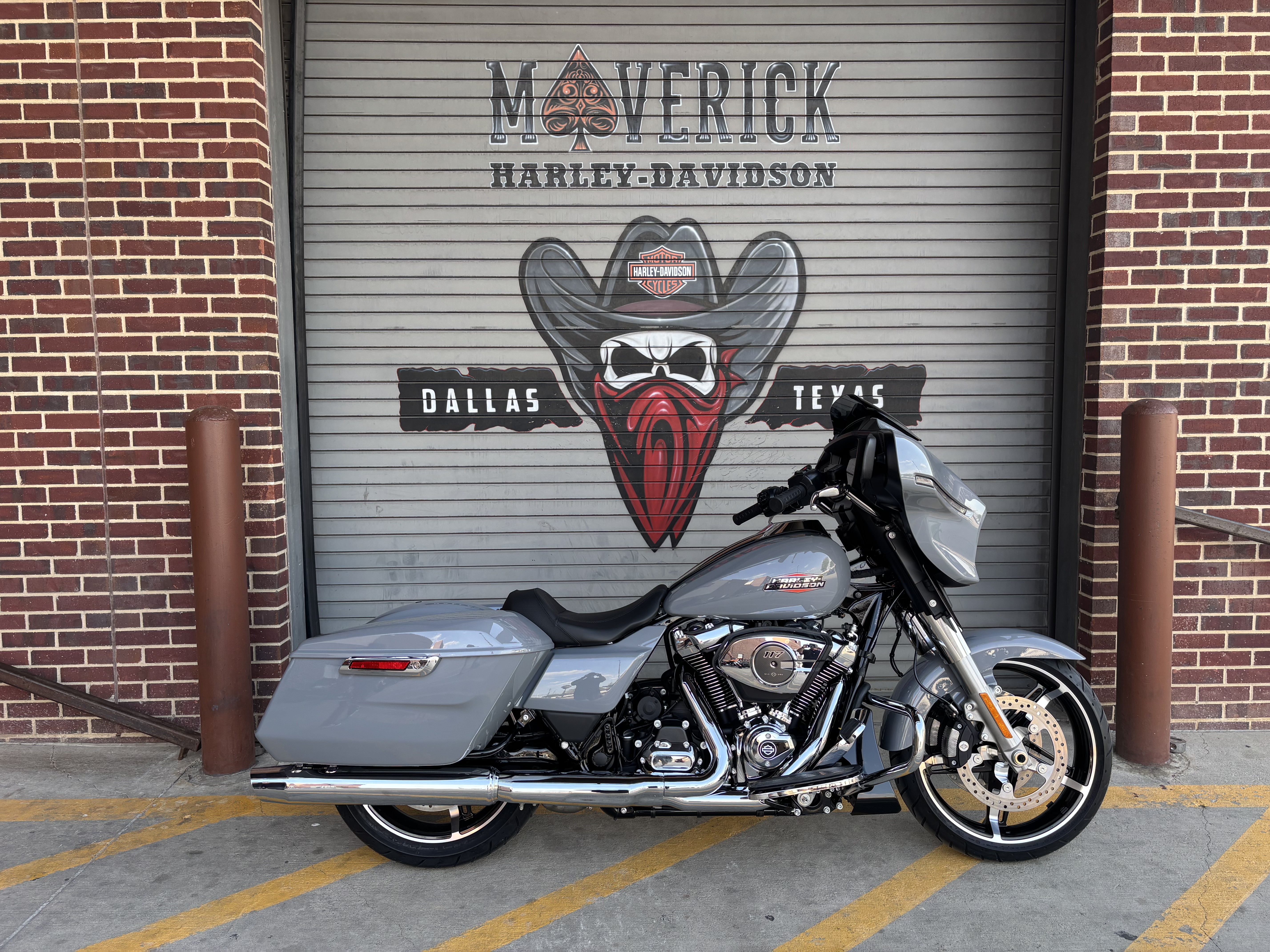 Harley-Davidson スタッズ　ロンT ダークグレー　y2k S New 2026 Harley-Davidson Street Glide® Dark Billiard Gray Chrome