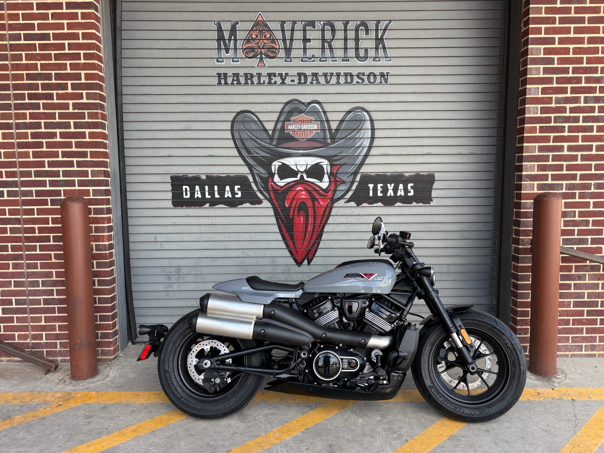 Harley-Davidson スタッズ　ロンT ダークグレー　y2k S New 2026 Harley-Davidson Sportster® S Dark Billiard Gray