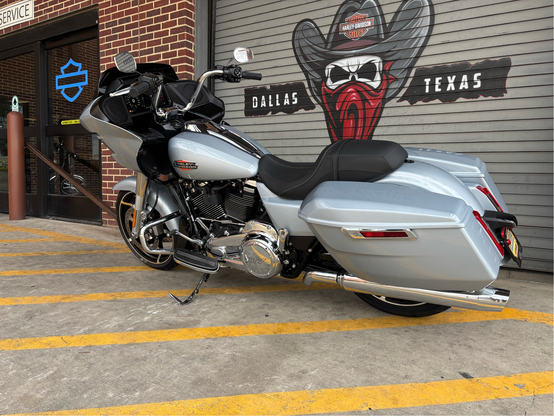 New 2025 Harley-Davidson Road Glide® Atlas Silver Metallic (Chrome